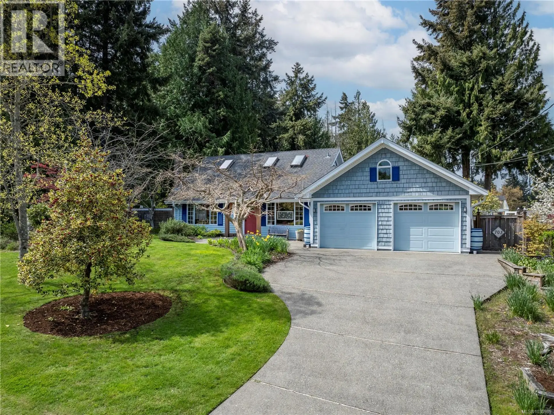 Property at 703 Hemsworth Rd, Qualicum Beach, BC