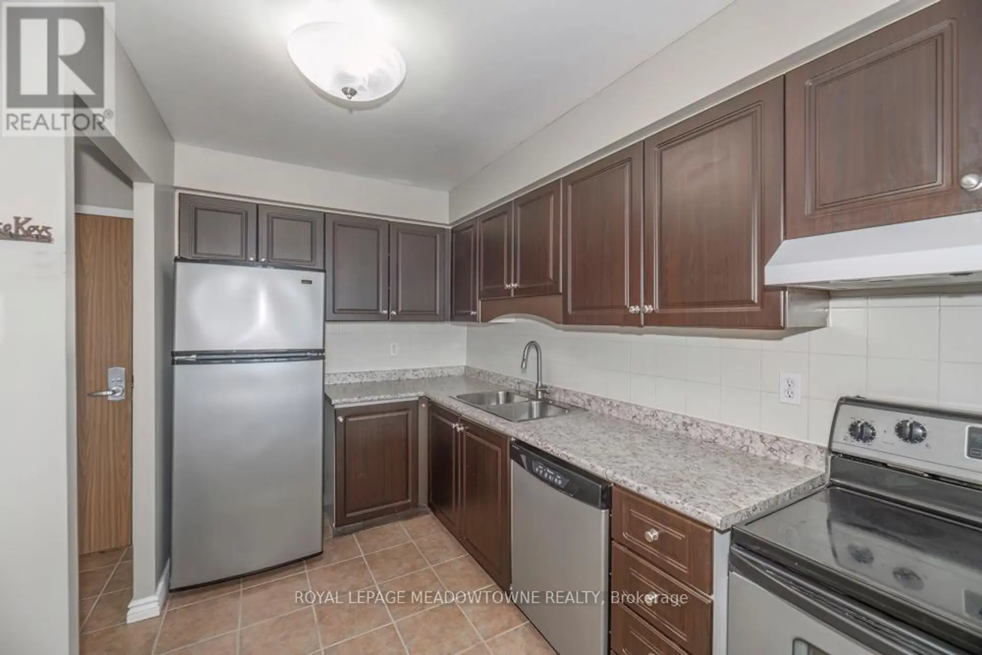 #905 1110 WALDEN CIRCLE - Image 6