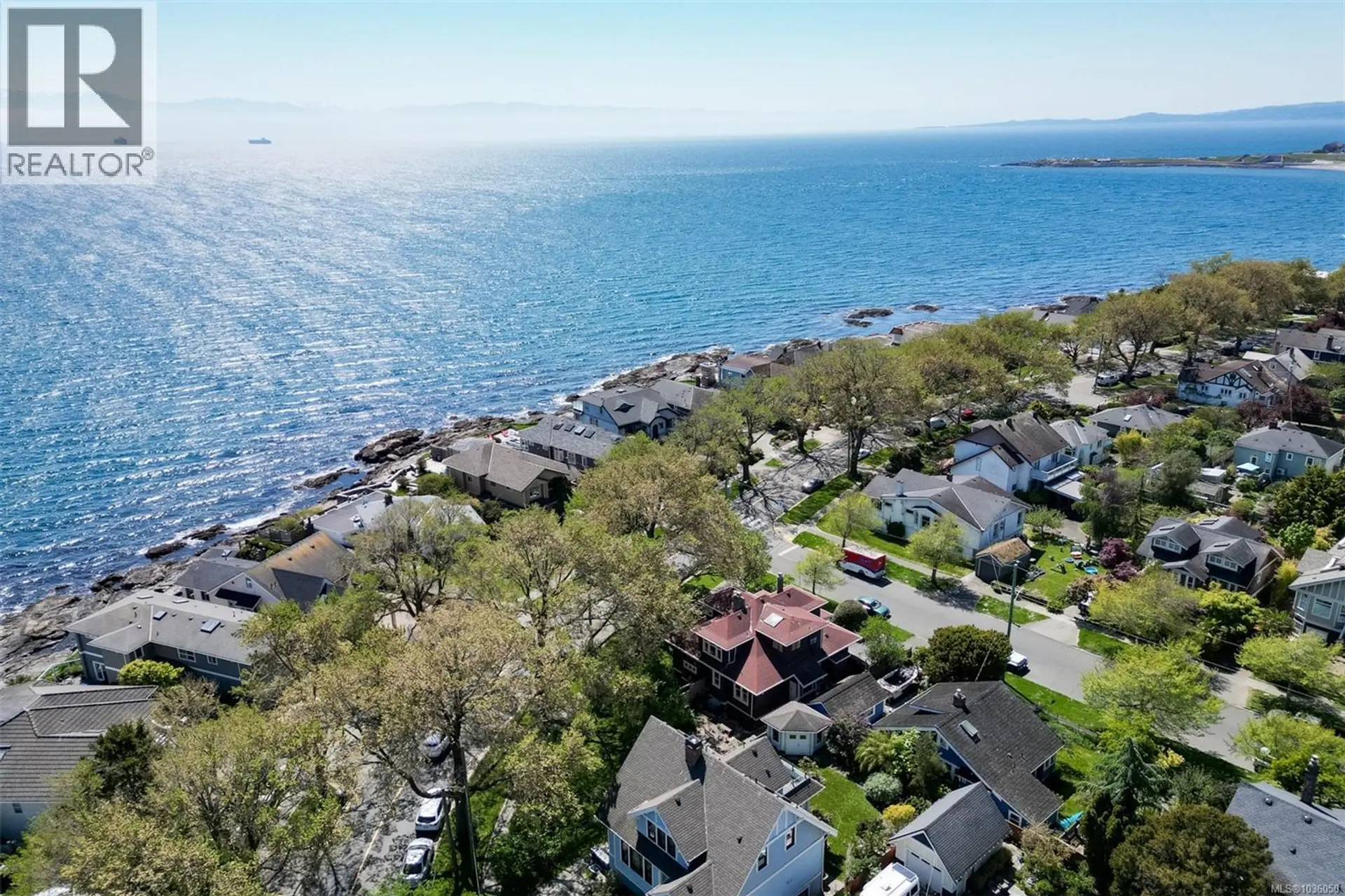 Property at 1802 Hollywood Cres, Victoria, BC