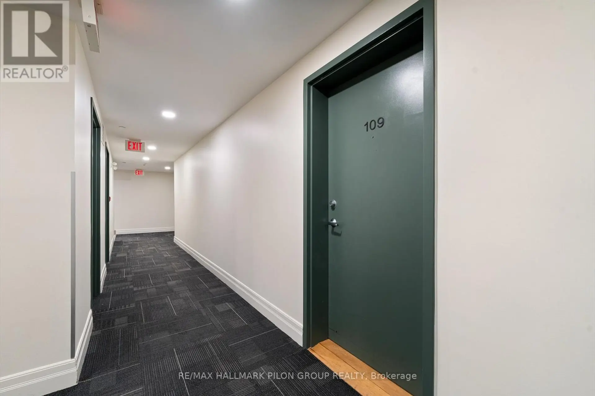 #109 950 MARGUERITE AVENUE - Image 11