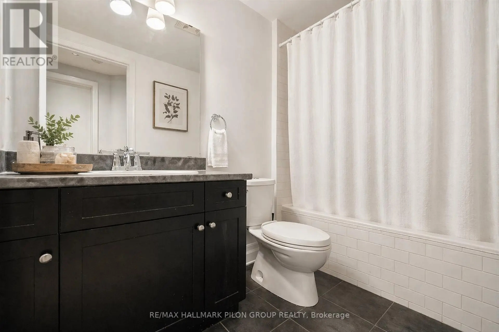 #109 950 MARGUERITE AVENUE - Image 7