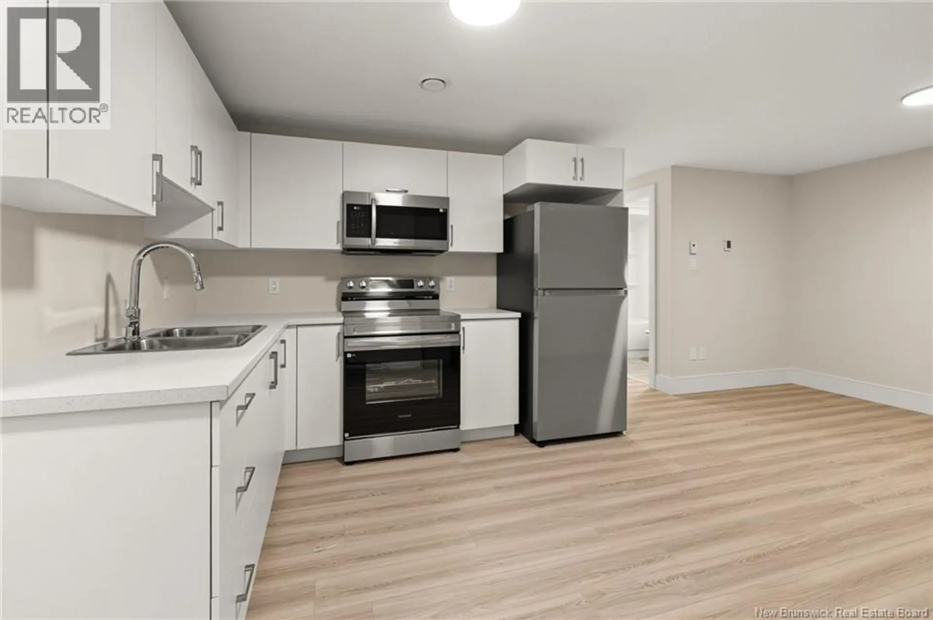 215 Senese Street - Image 15
