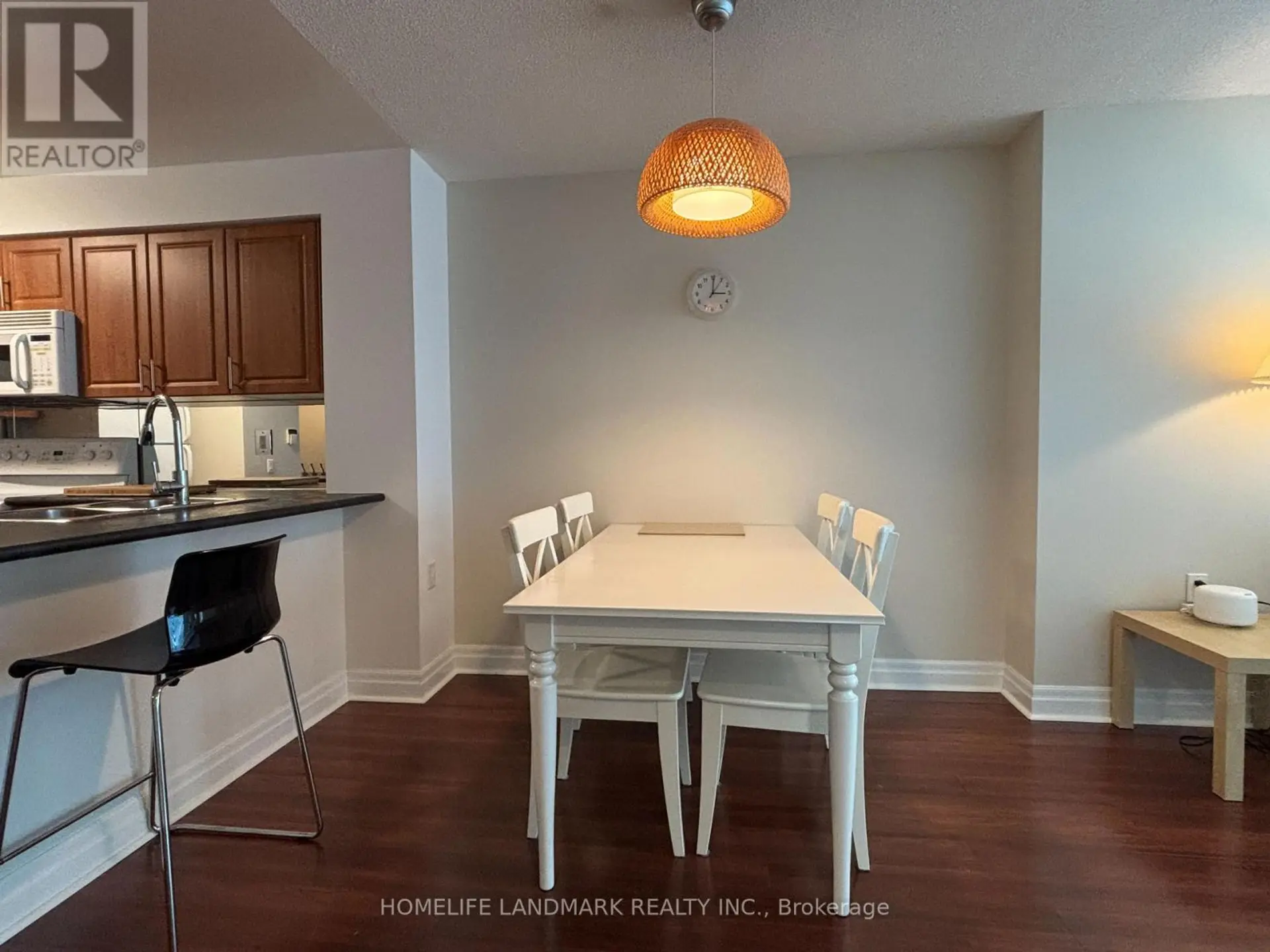 #902 21 HILLCREST AVENUE - Image 10