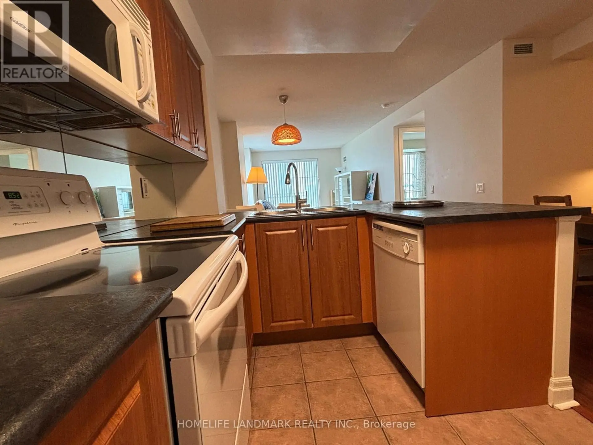 #902 21 HILLCREST AVENUE - Image 16