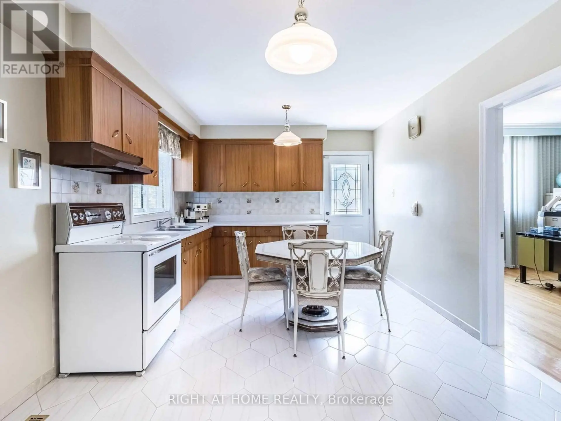 23 BLUE SPRINGS ROAD - Image 5