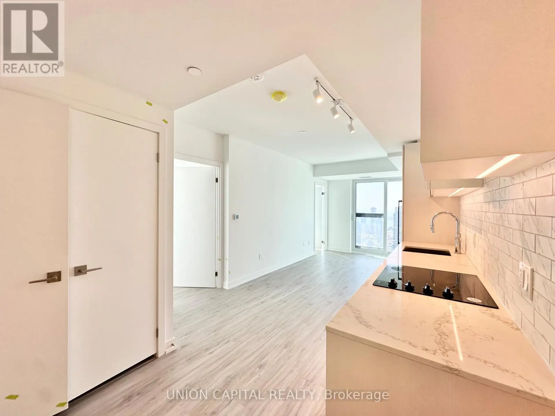 #5511 252 CHURCH STREET - Image 5