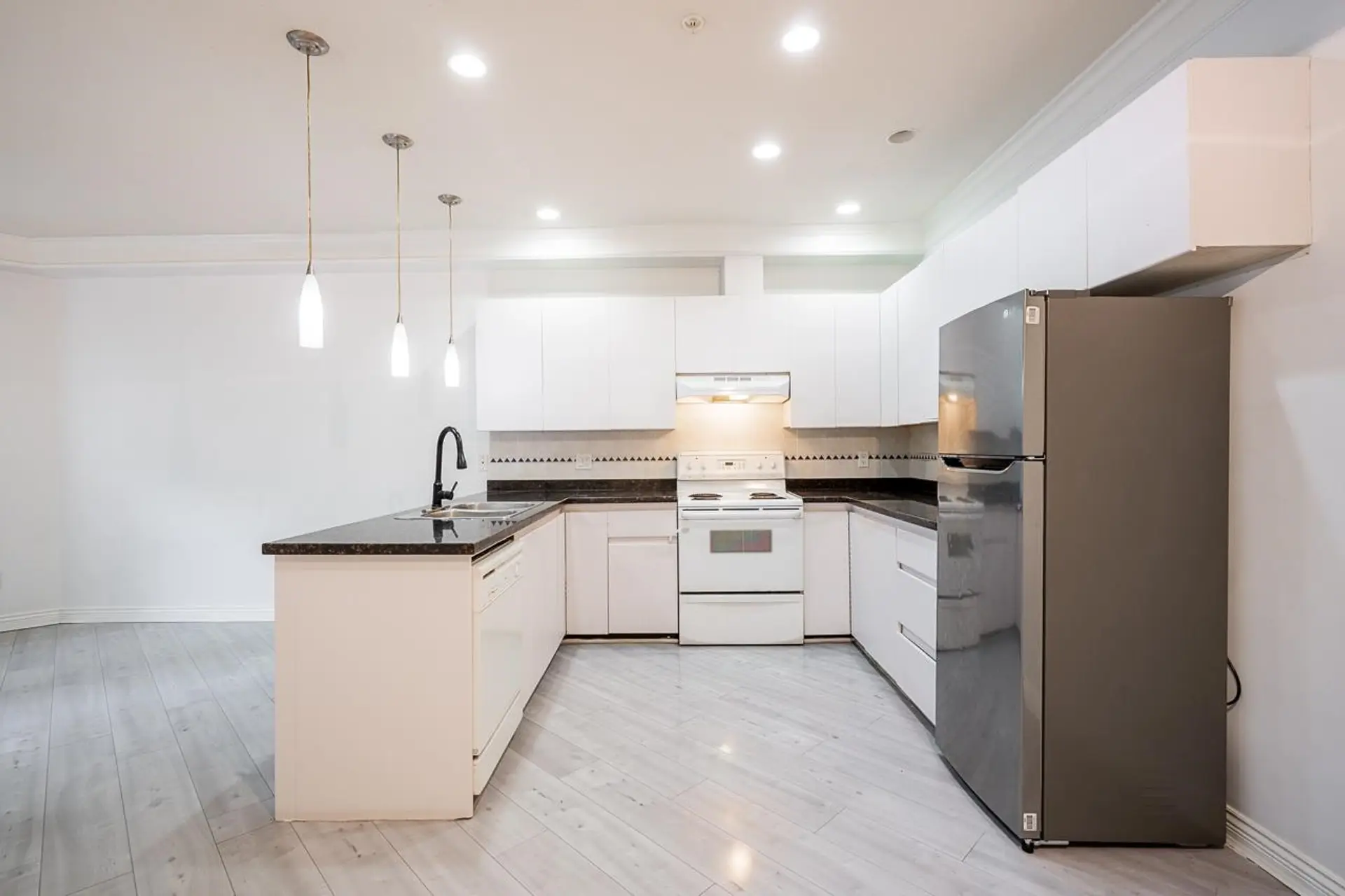 #115 8115 121a Street - Image 4