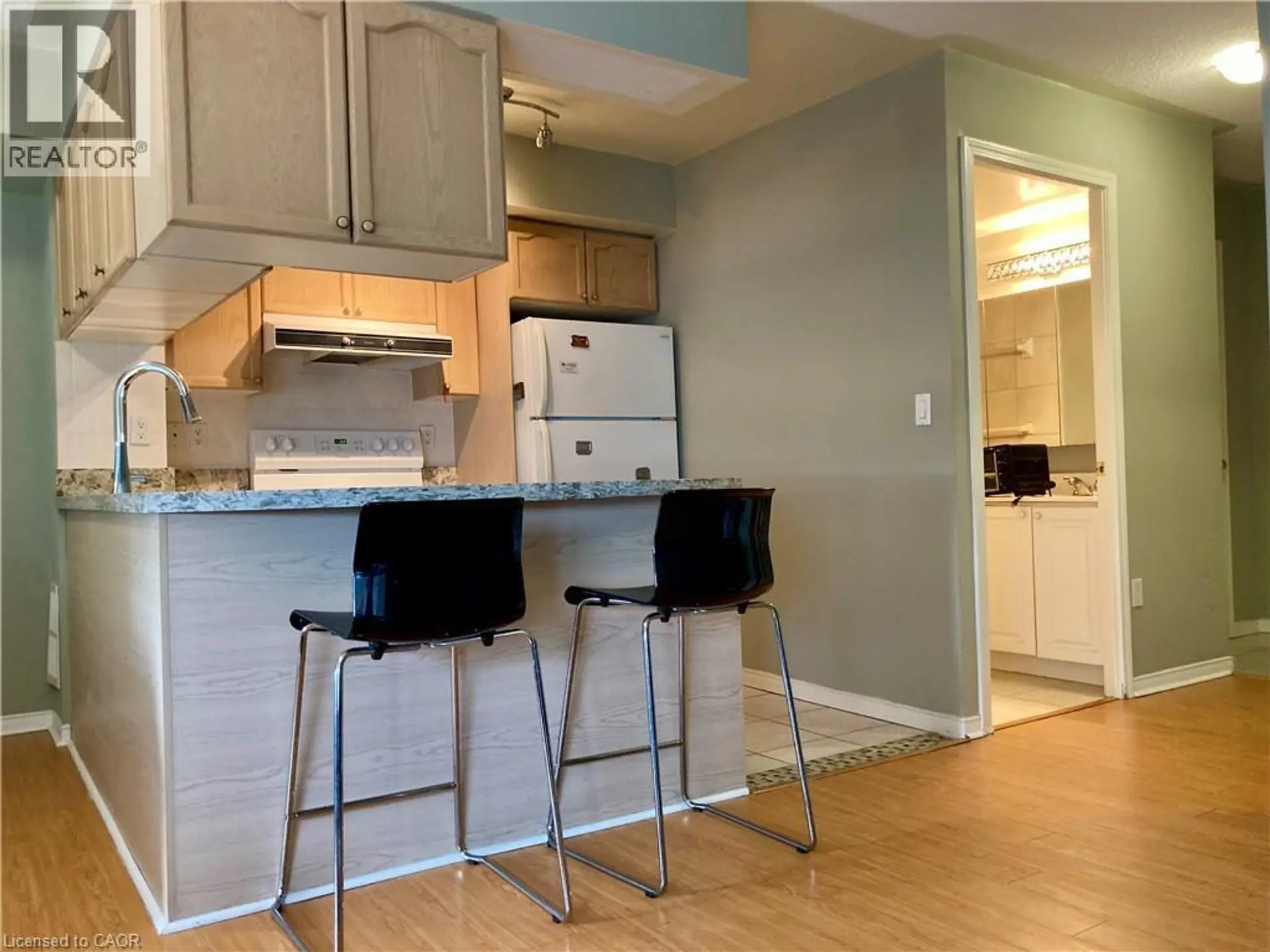 #2304 909 BAY Street - Image 6