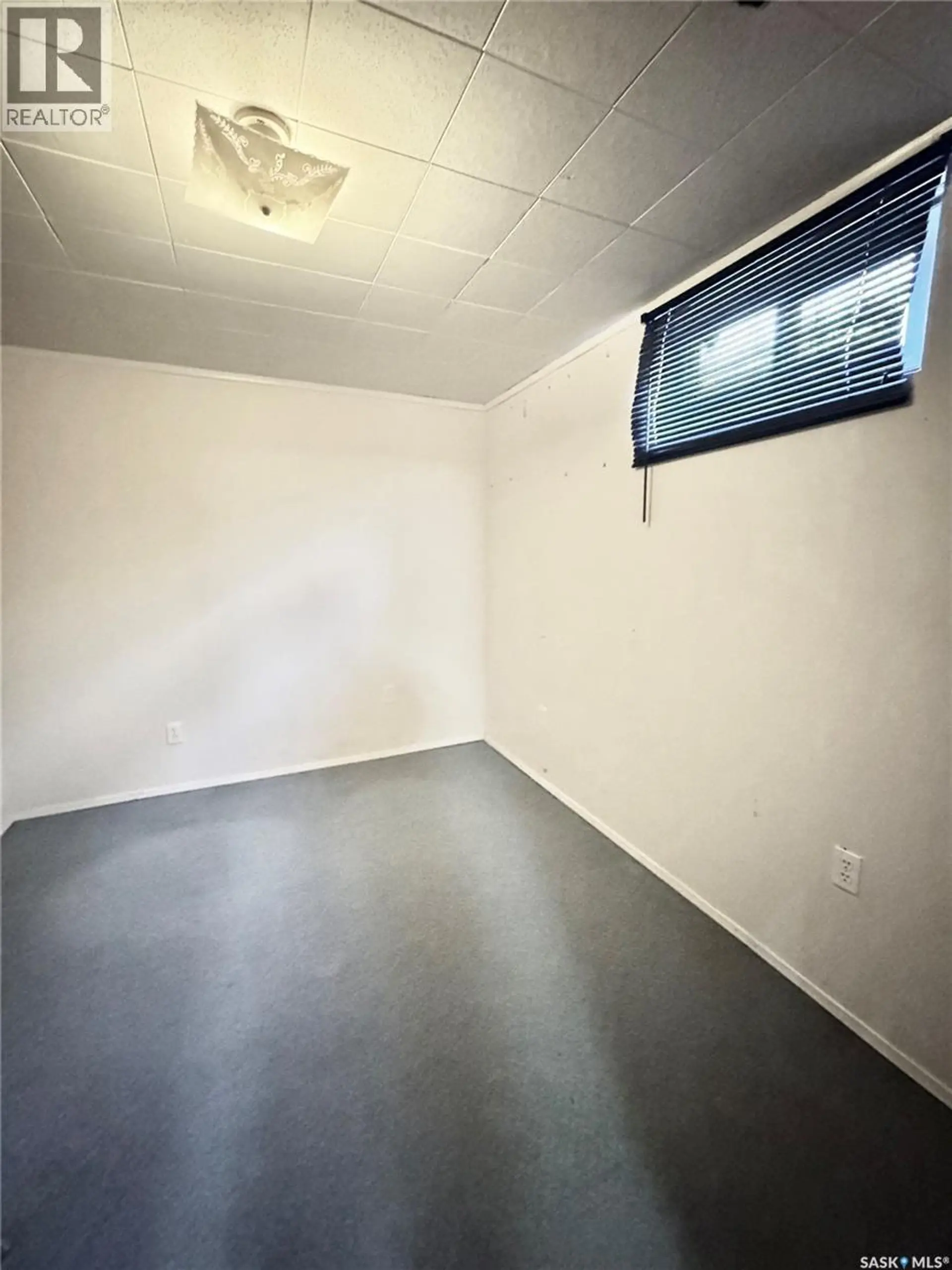 624 7th STREET E - Image 12