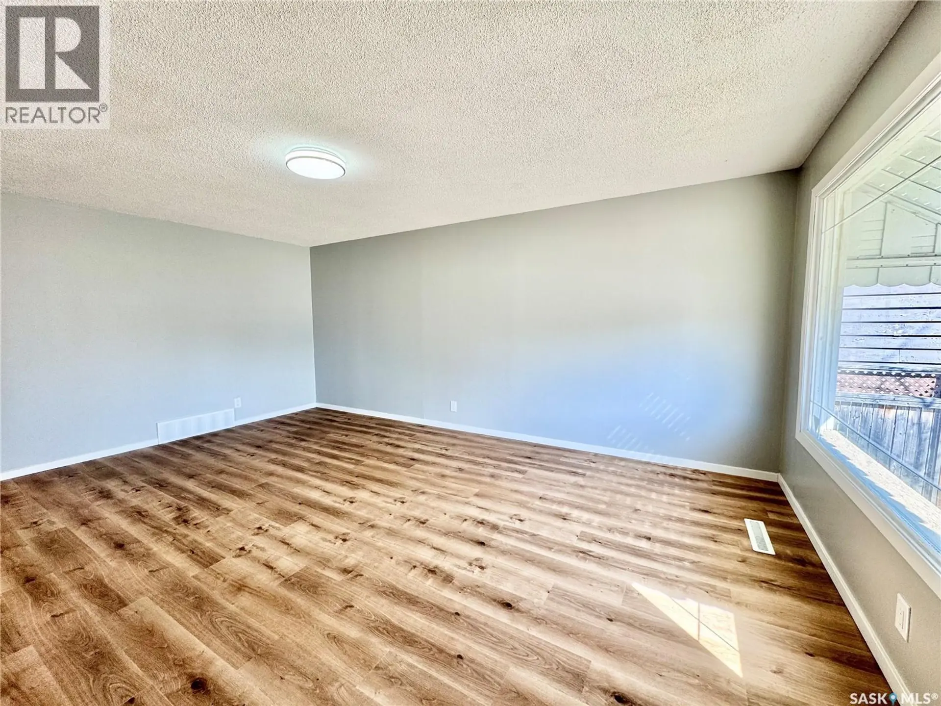 624 7th STREET E - Image 6