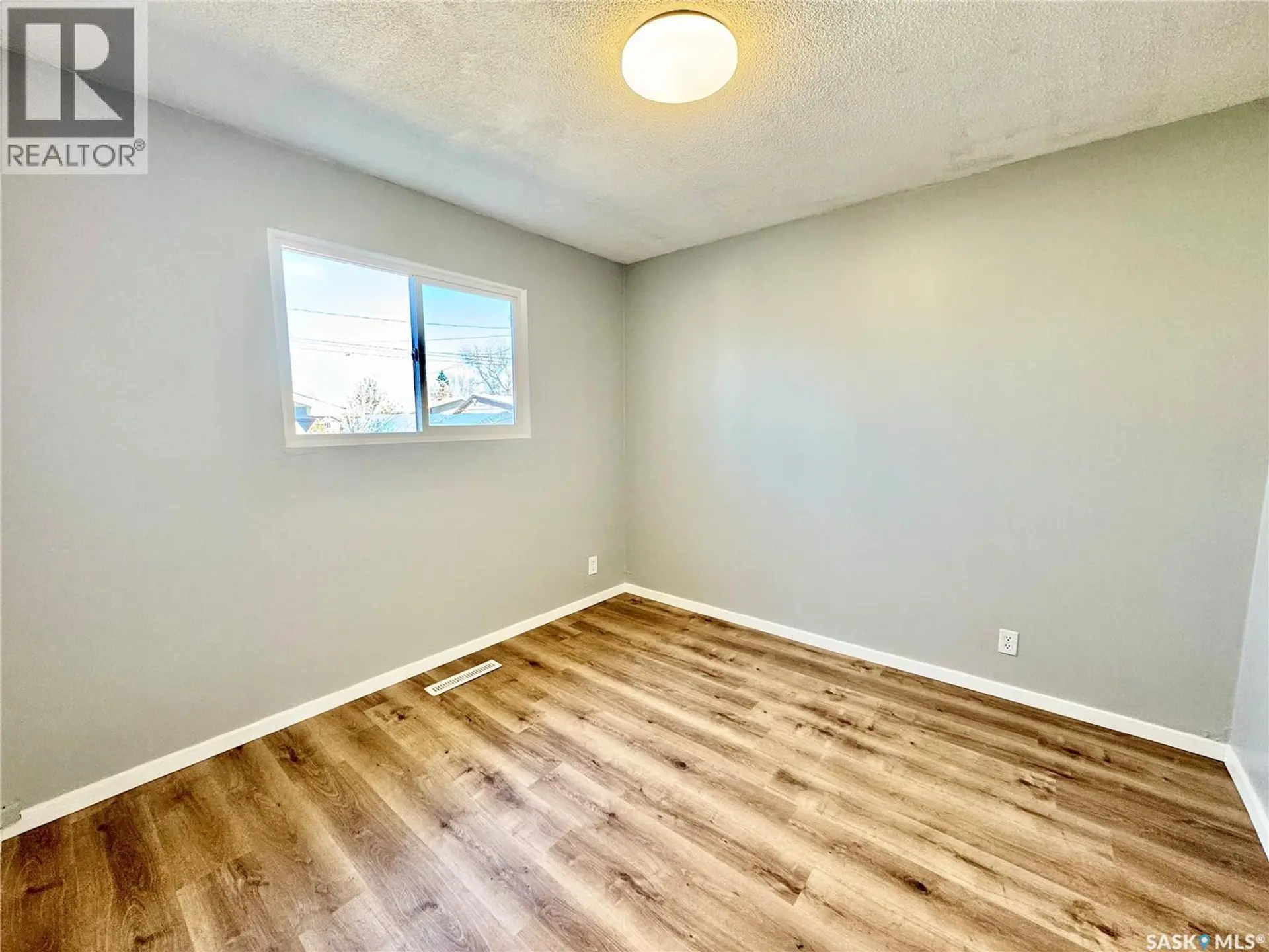 624 7th STREET E - Image 7