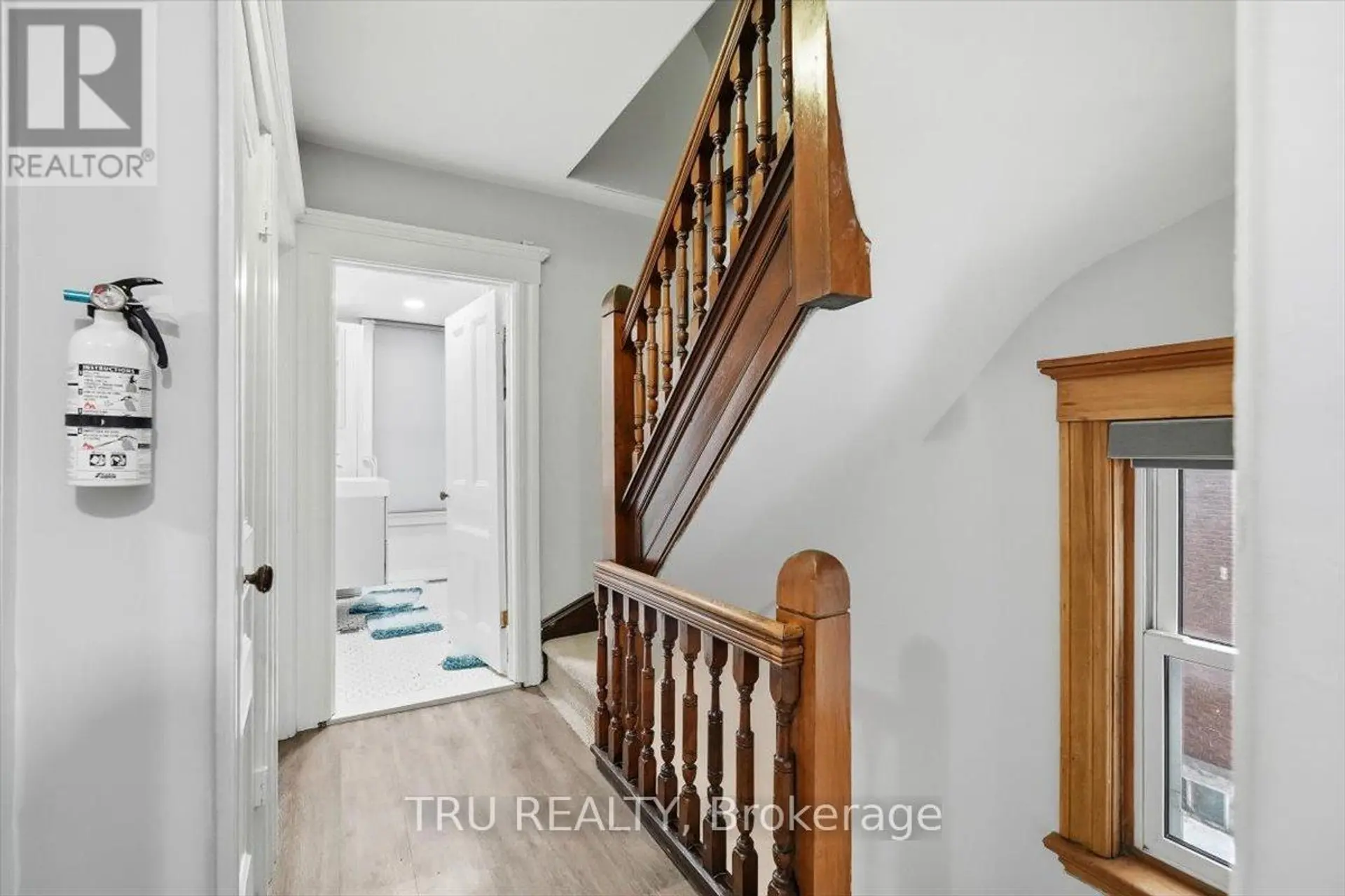 355 CAMBRIDGE STREET N - Image 15