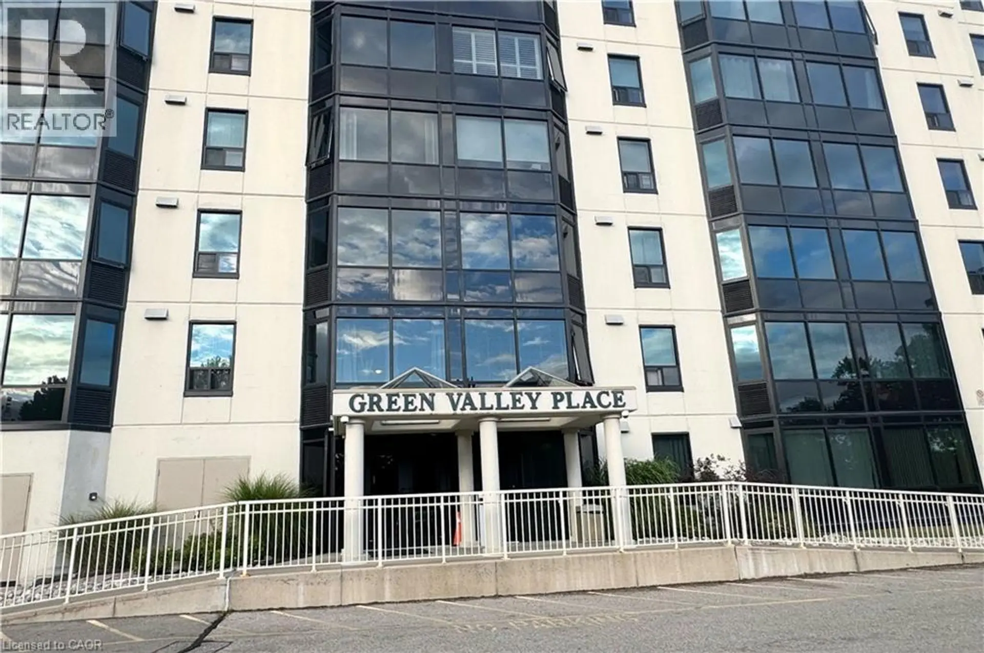 #1605 35 GREEN VALLEY Drive - Image 2