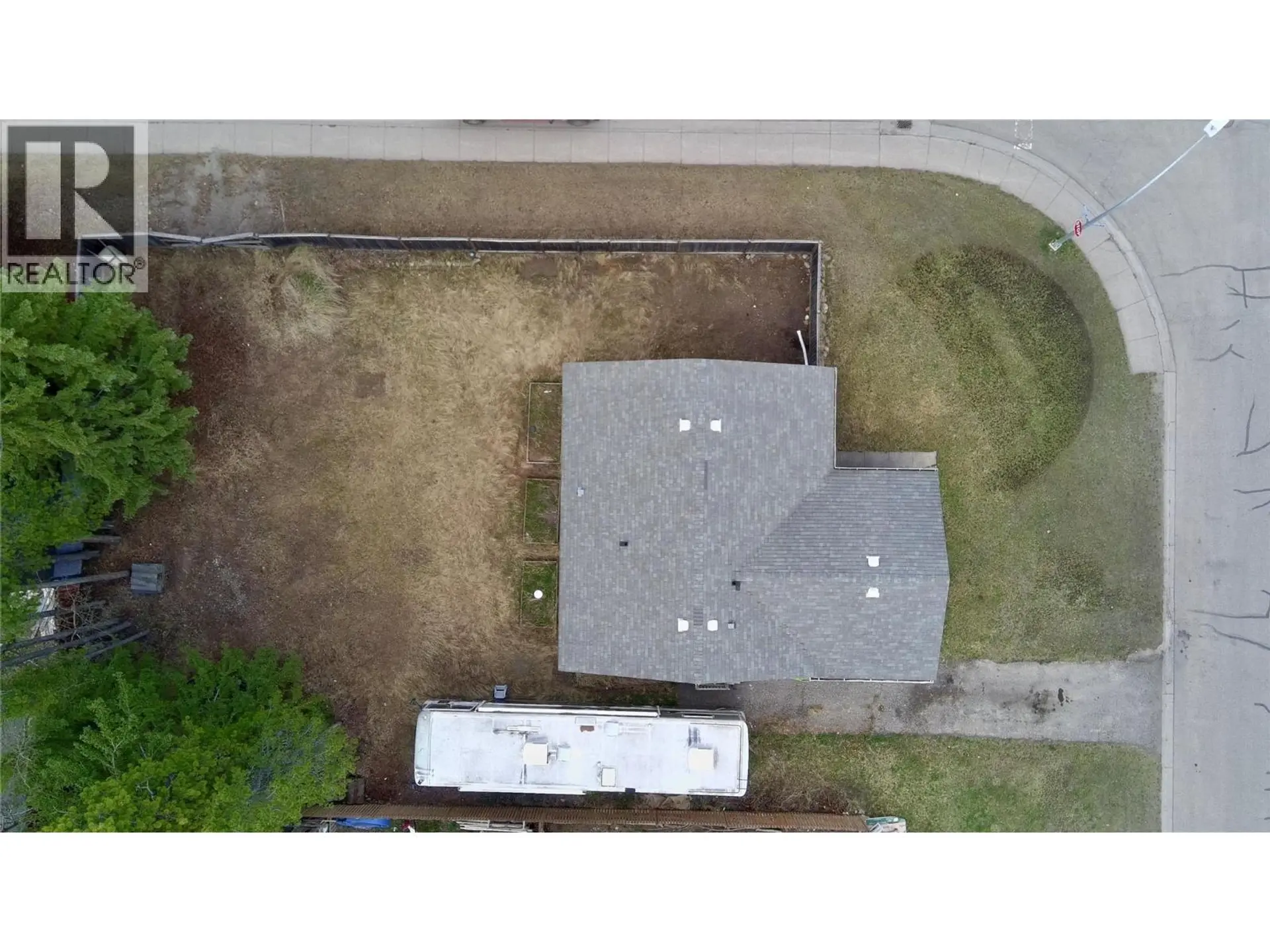140 Spruce Avenue - Image 3