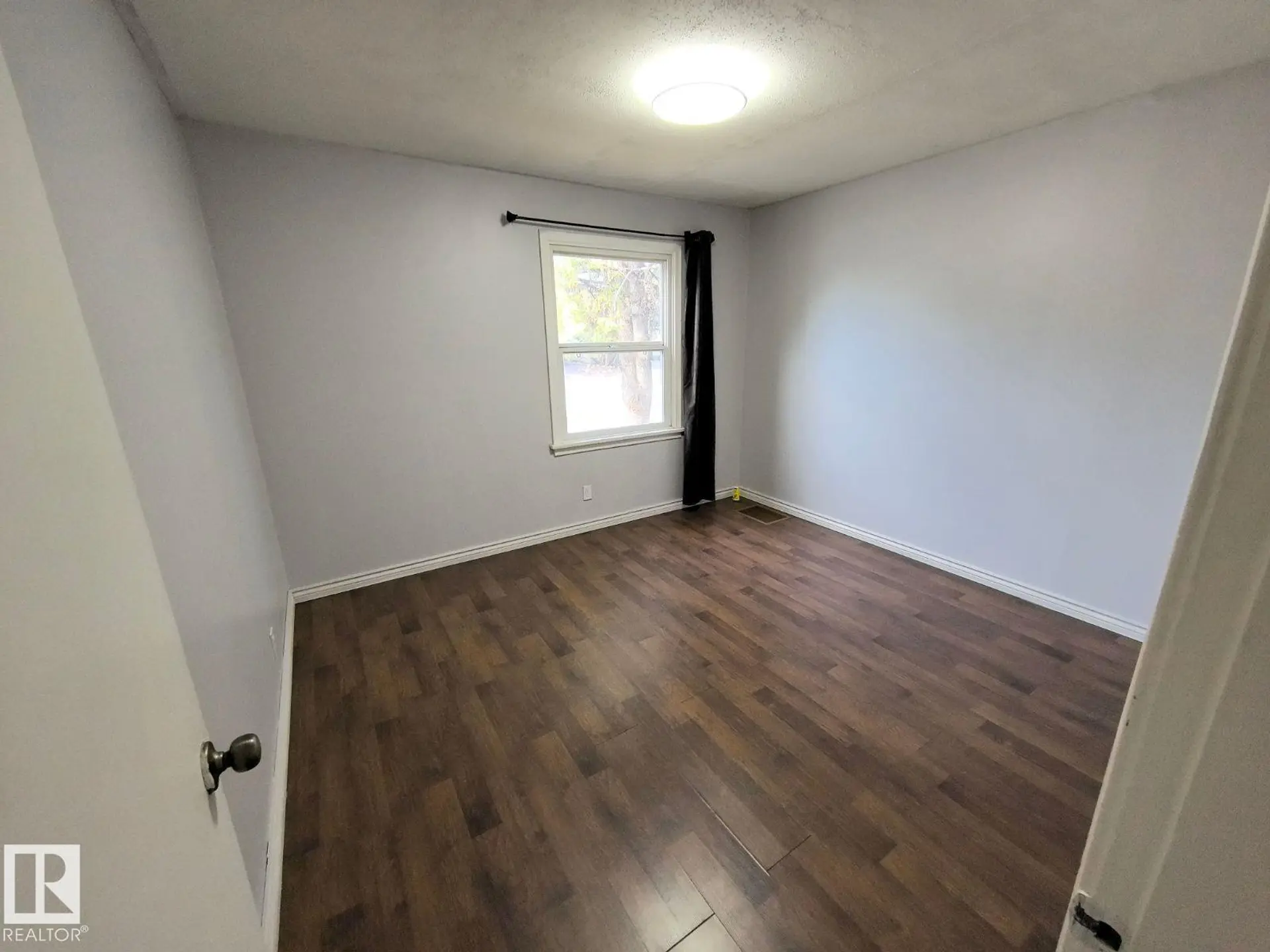 10815 68 AV NW - Image 3