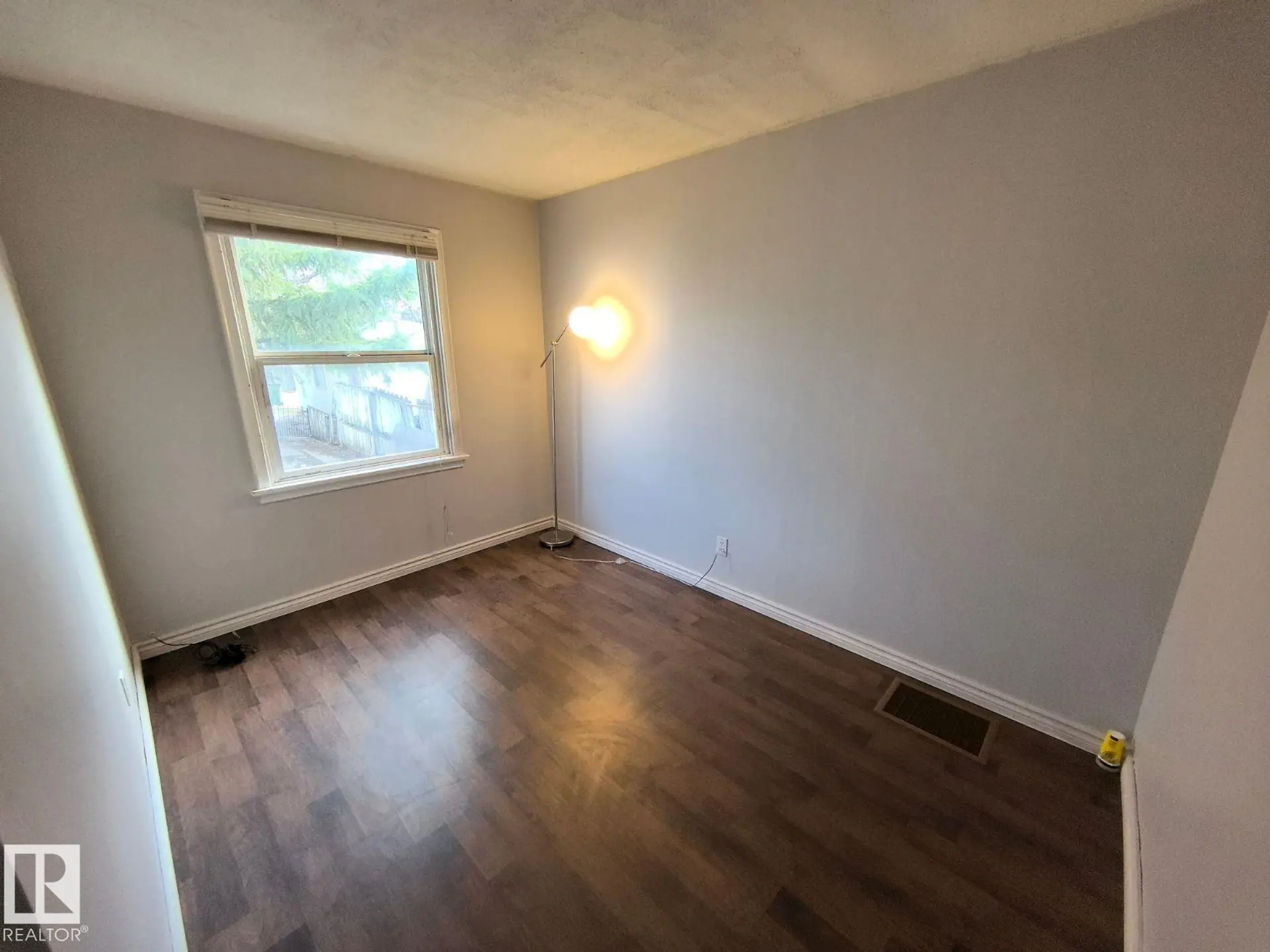 10815 68 AV NW - Image 4
