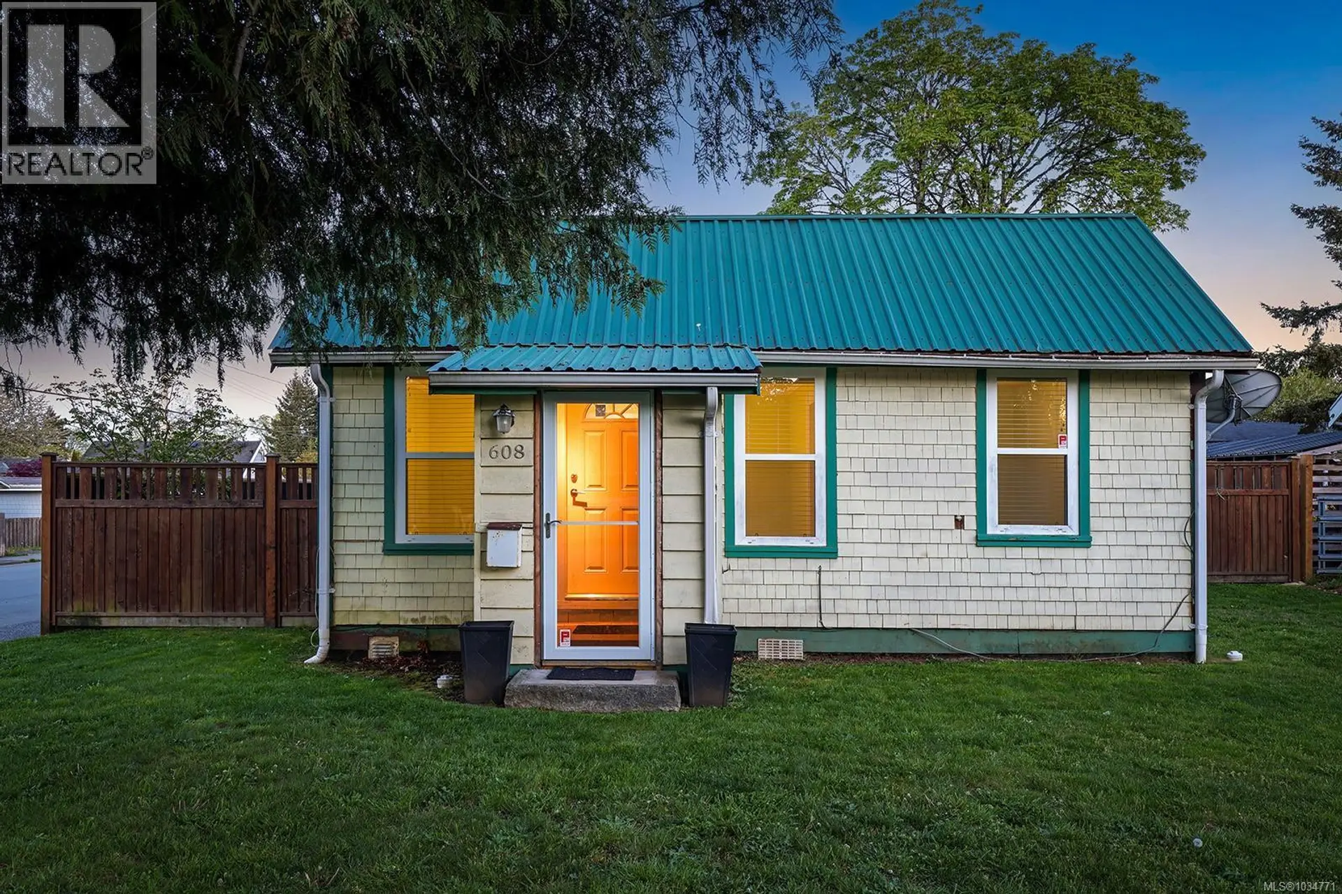 Property at 608 11th St, Courtenay, BC