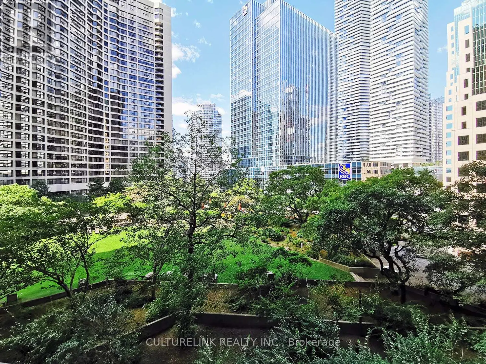 #1019 33 HARBOUR SQUARE - Image 14