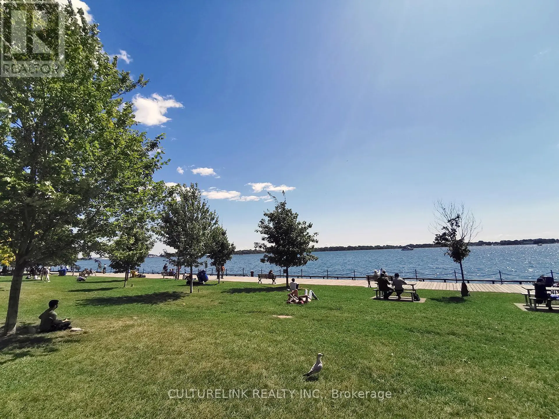 #1019 33 HARBOUR SQUARE - Image 15
