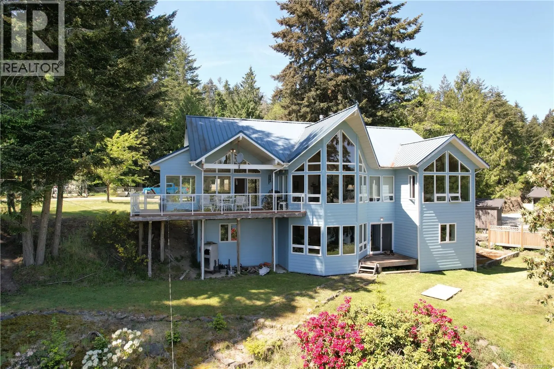 Property at 207 Welbury Dr, Salt Spring, BC