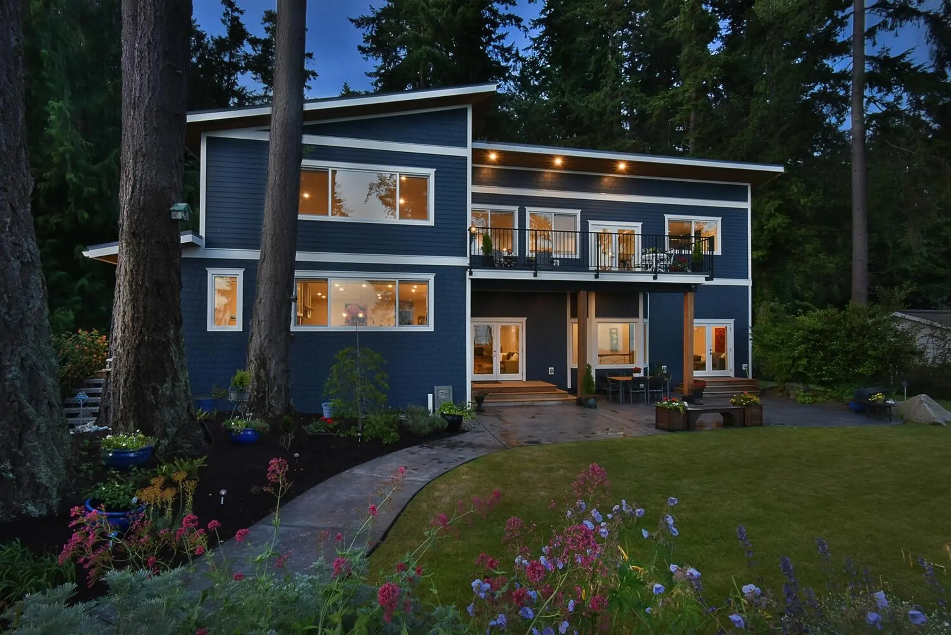 Property at 1590 Ocean Beach Esplanade, Gibsons, BC