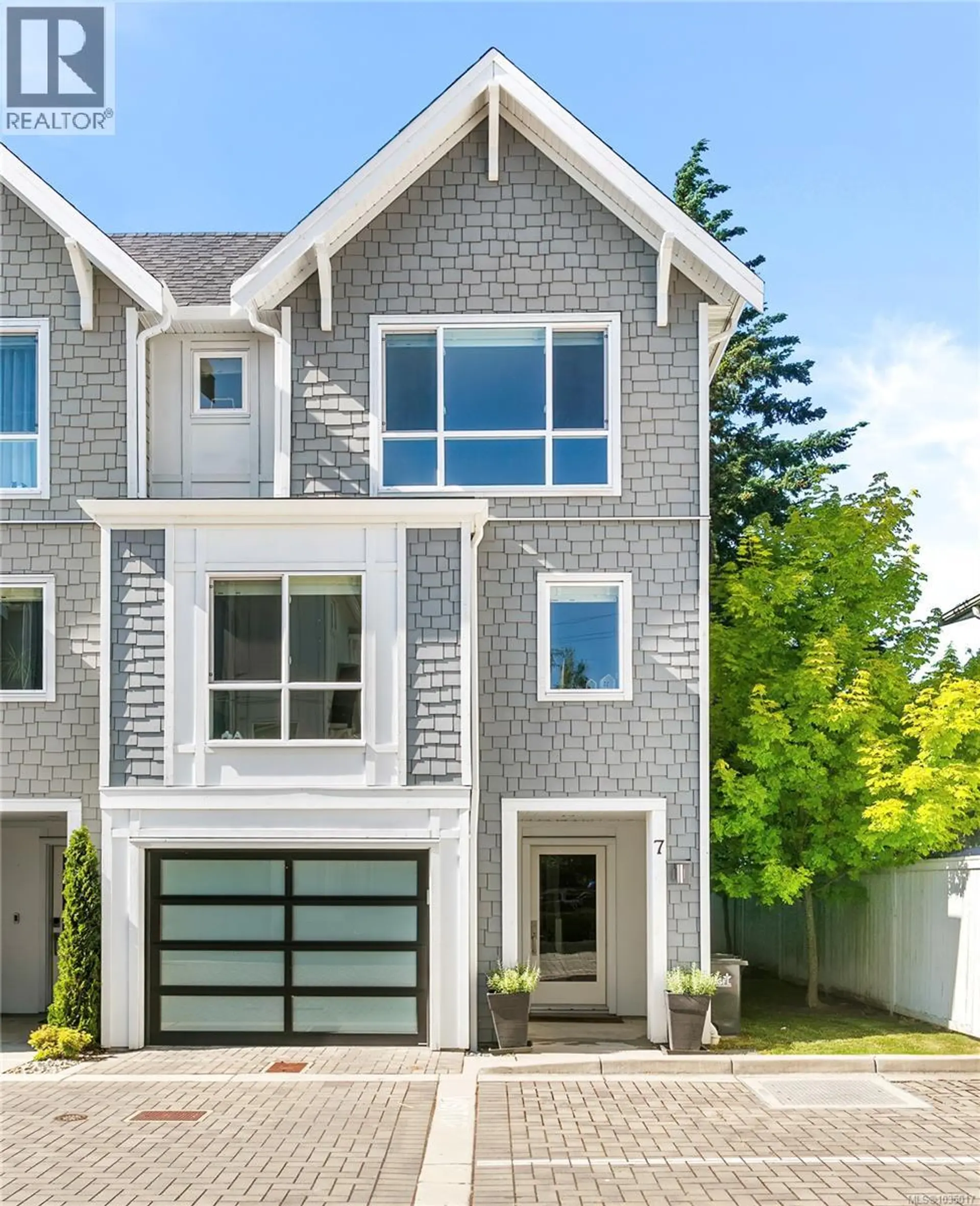 Property at #7 1032 Cloverdale Ave, Saanich, BC