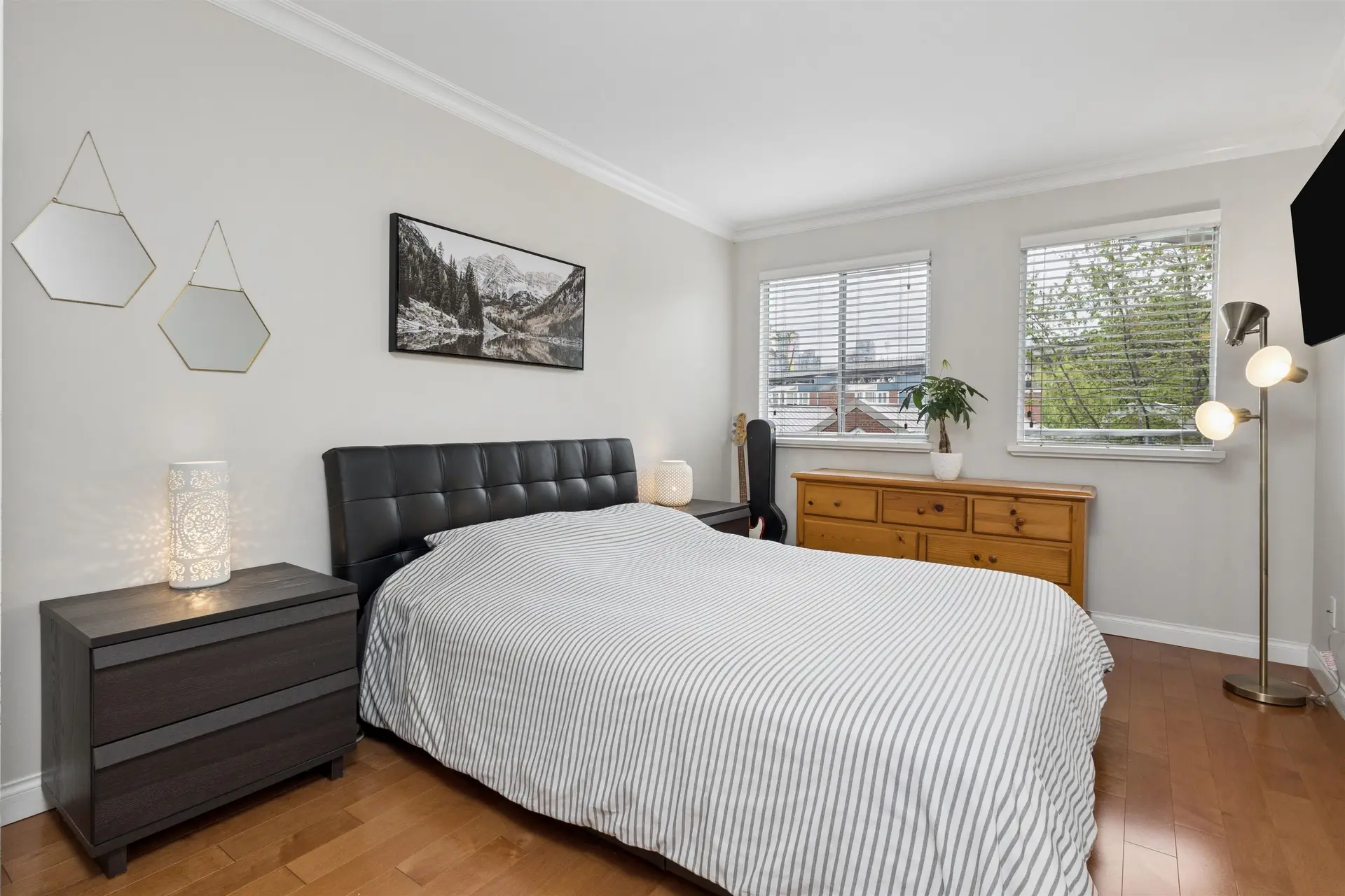 #303 1508 Mariner Walk - Image 13