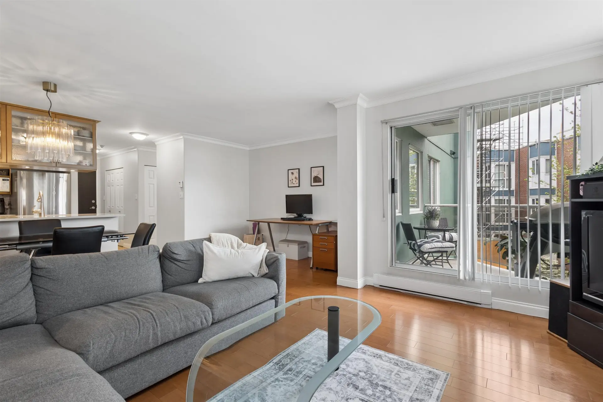 #303 1508 Mariner Walk - Image 9