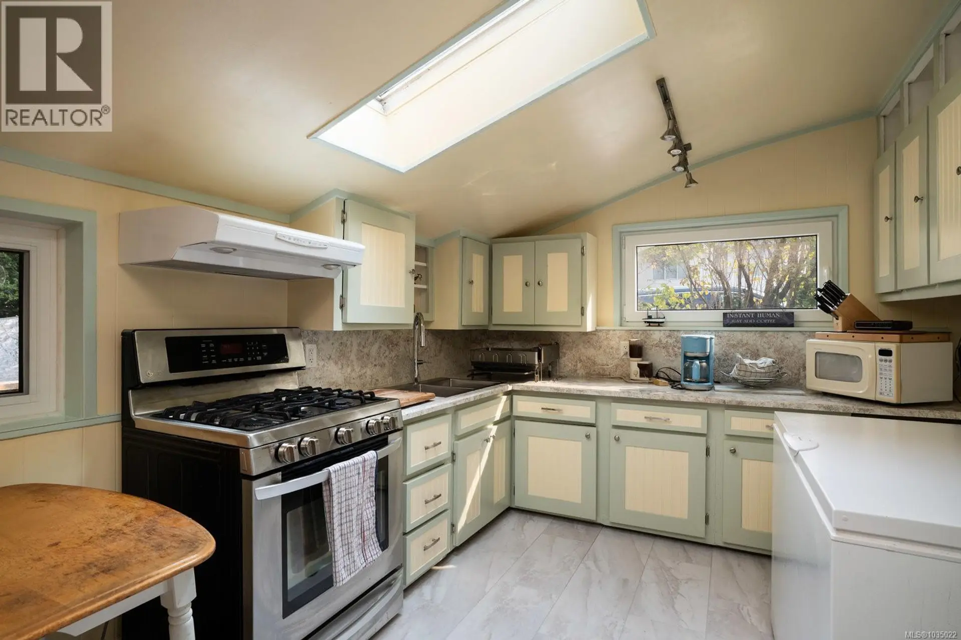 1256 Walnut St - Image 9