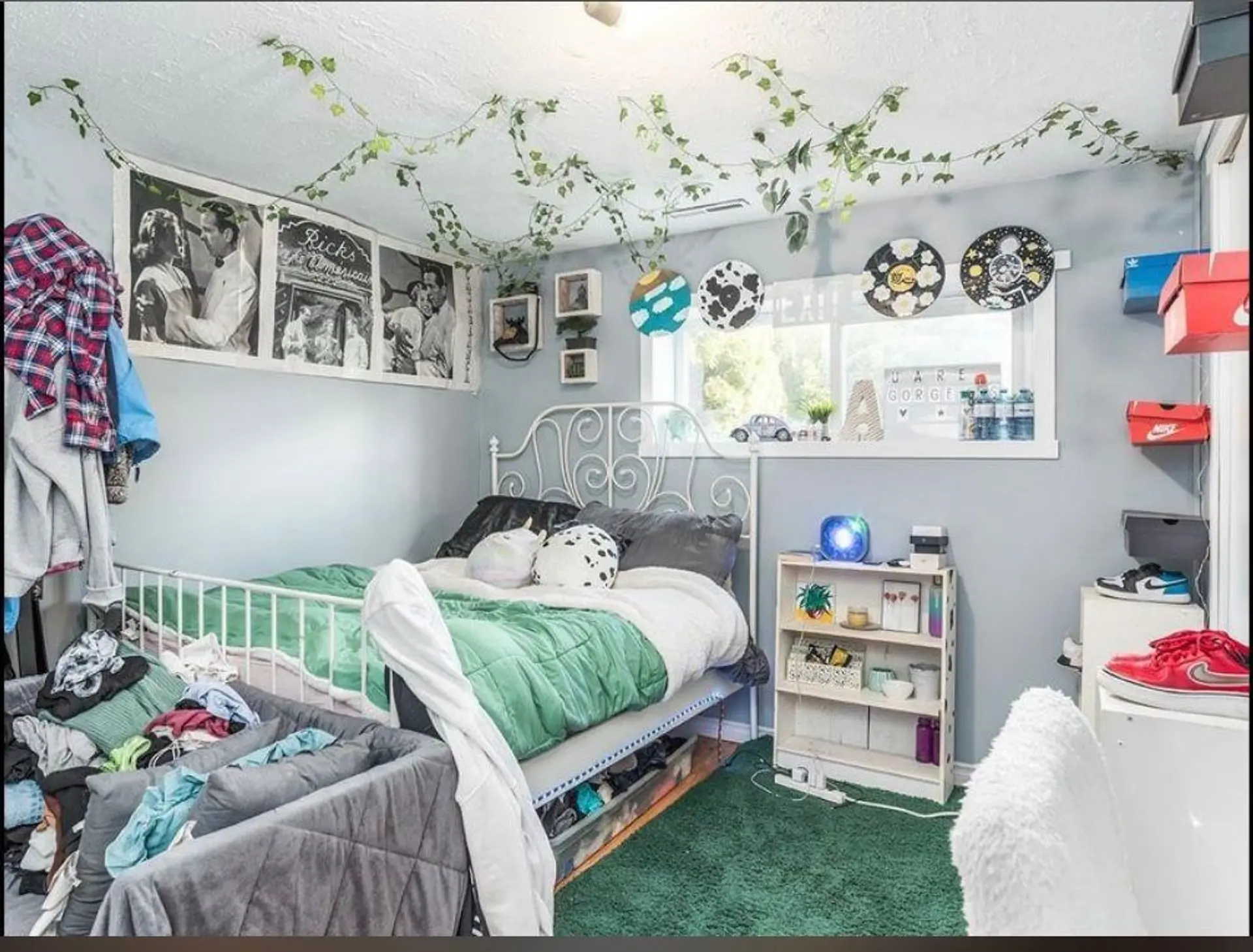 8565 Broadway - Image 13