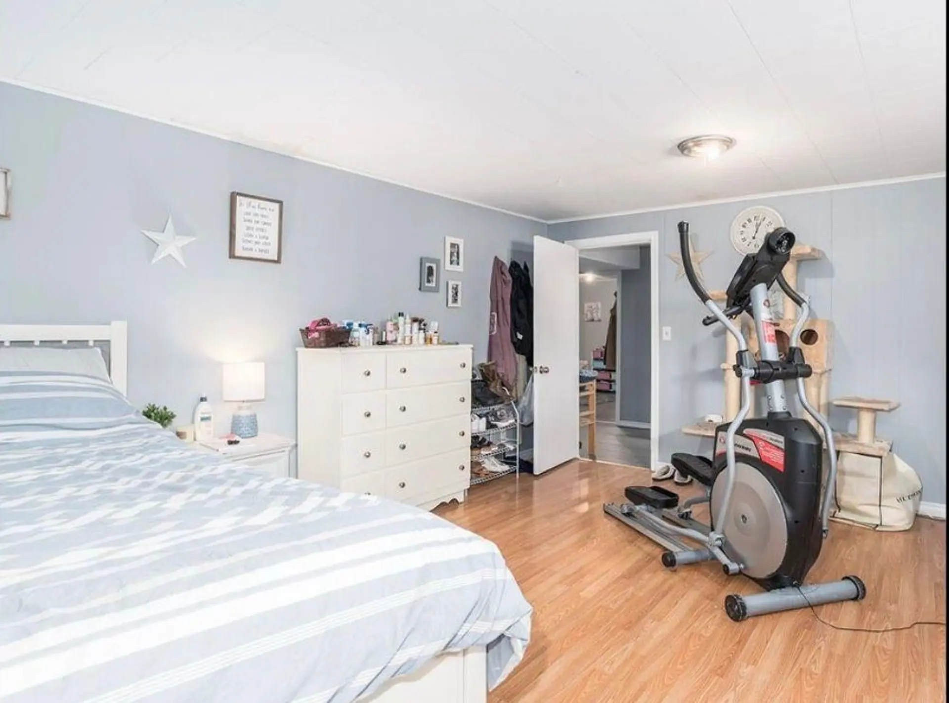 8565 Broadway - Image 12
