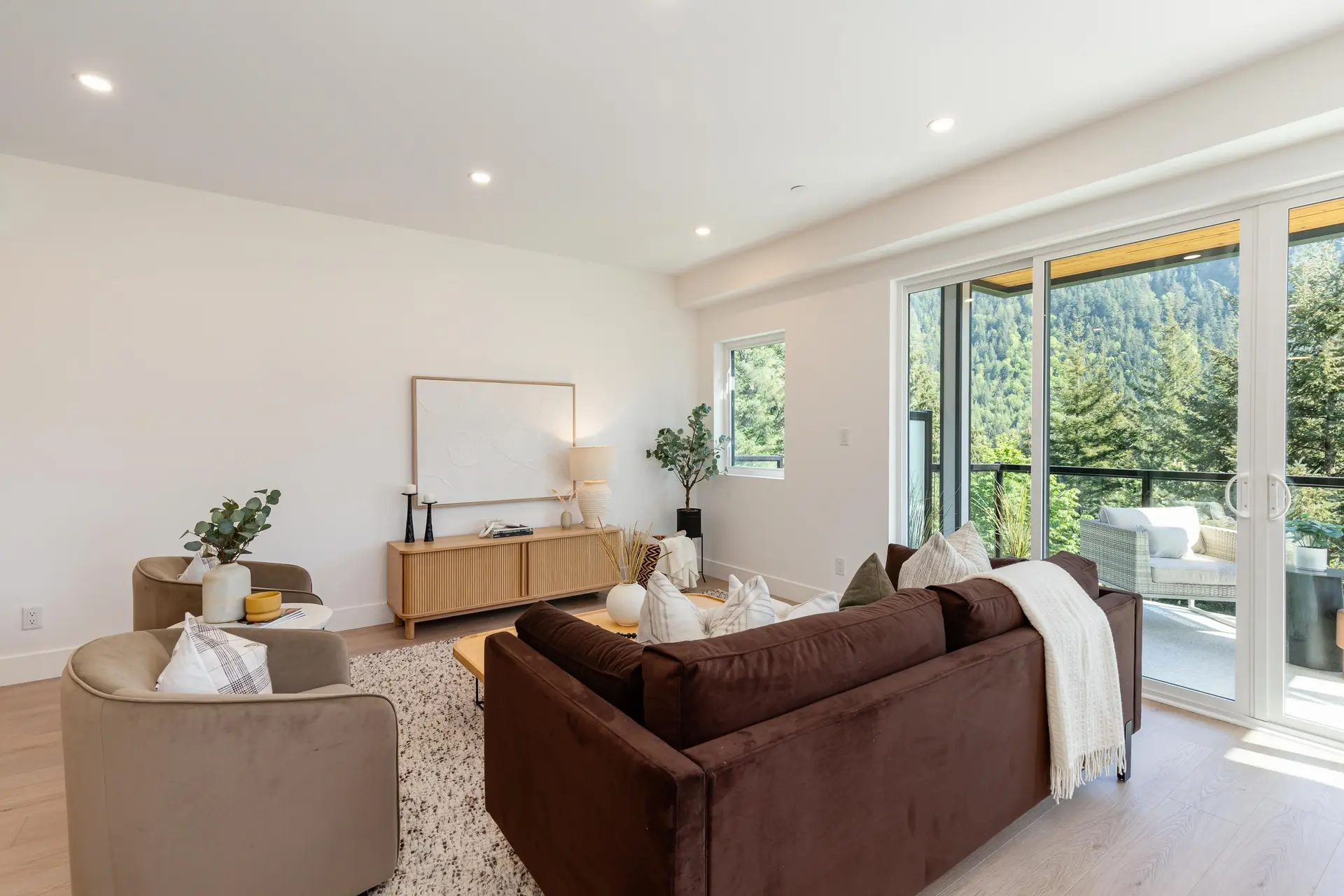 #4 2098 Crumpit Woods Drive - Image 2