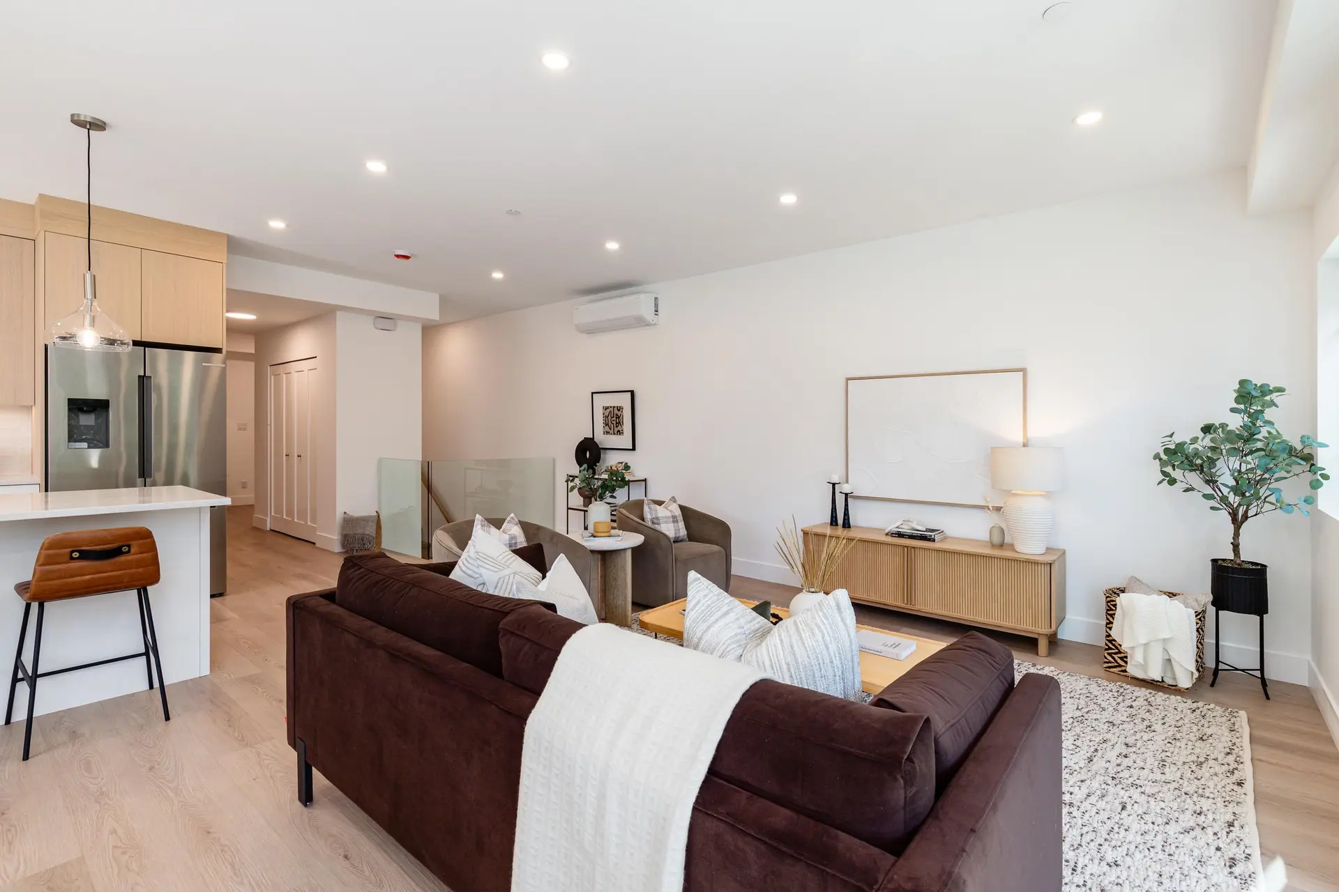 #4 2098 Crumpit Woods Drive - Image 3
