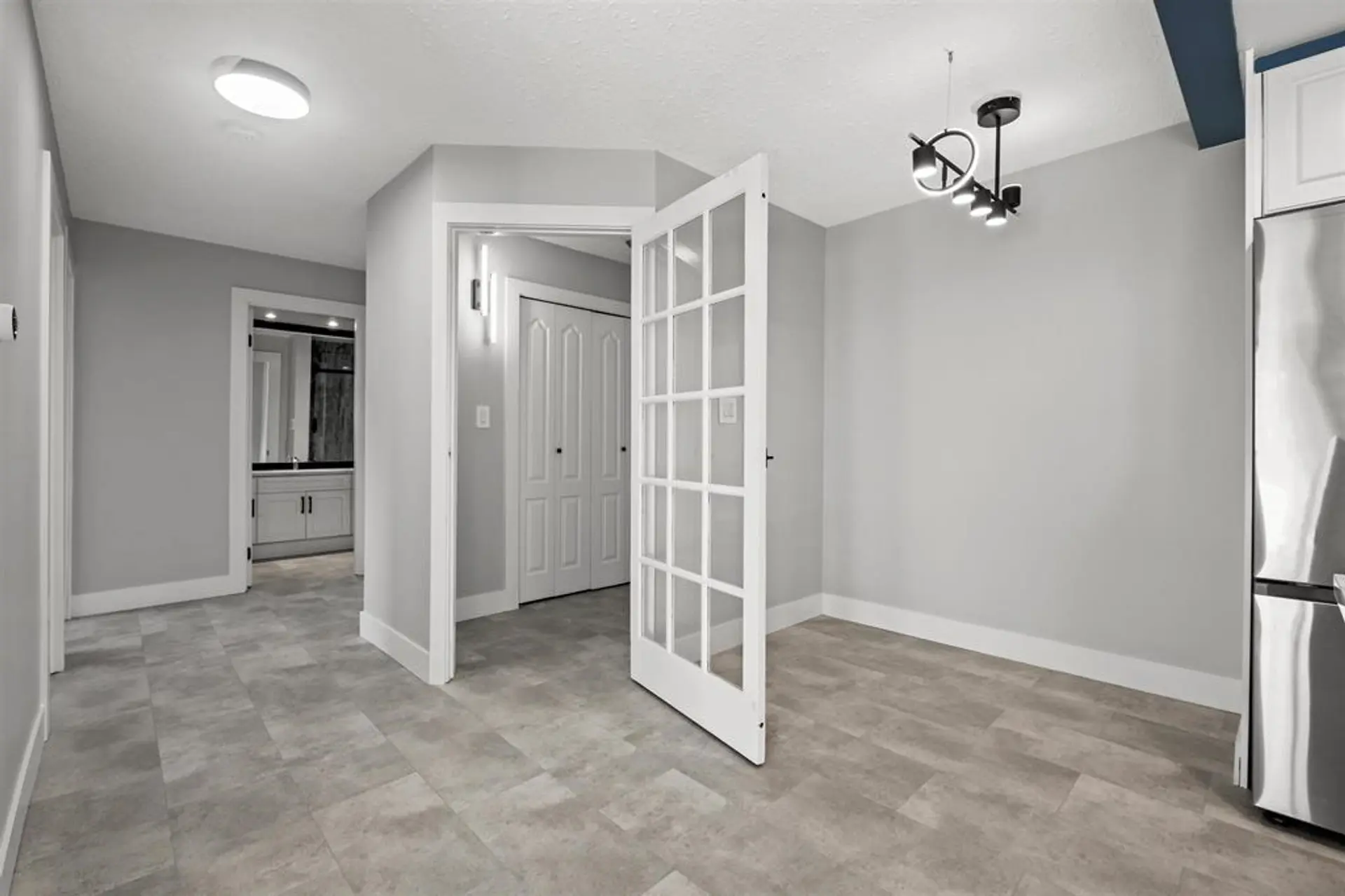 #110 14881 Marine Drive - Image 9