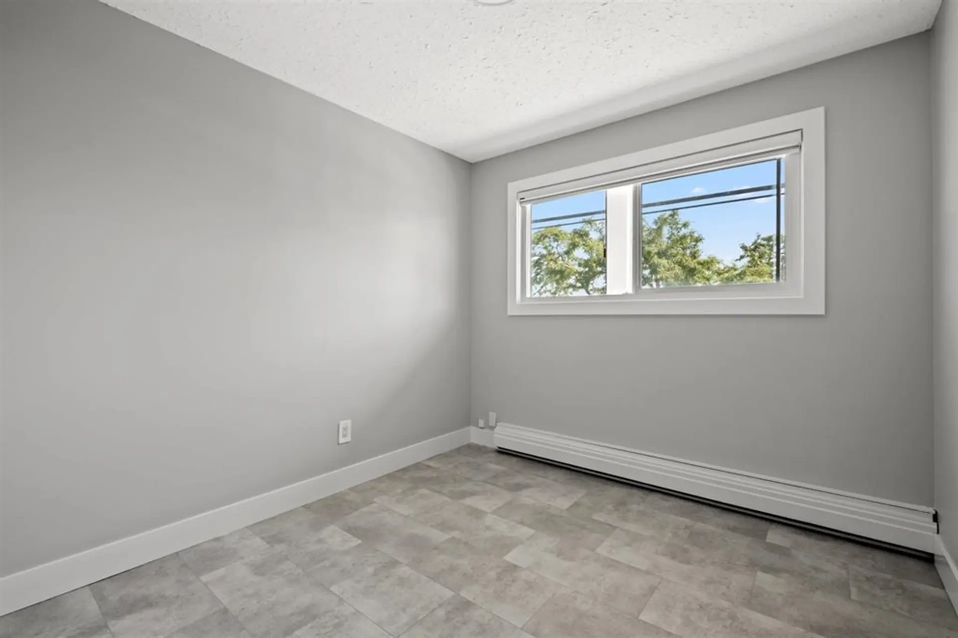 #110 14881 Marine Drive - Image 11