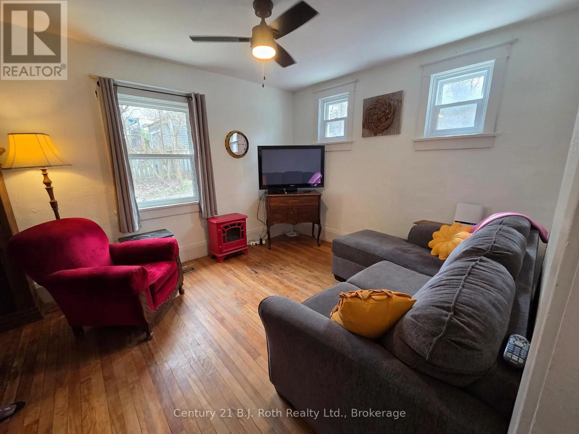 4 STOCKING LANE - Image 9