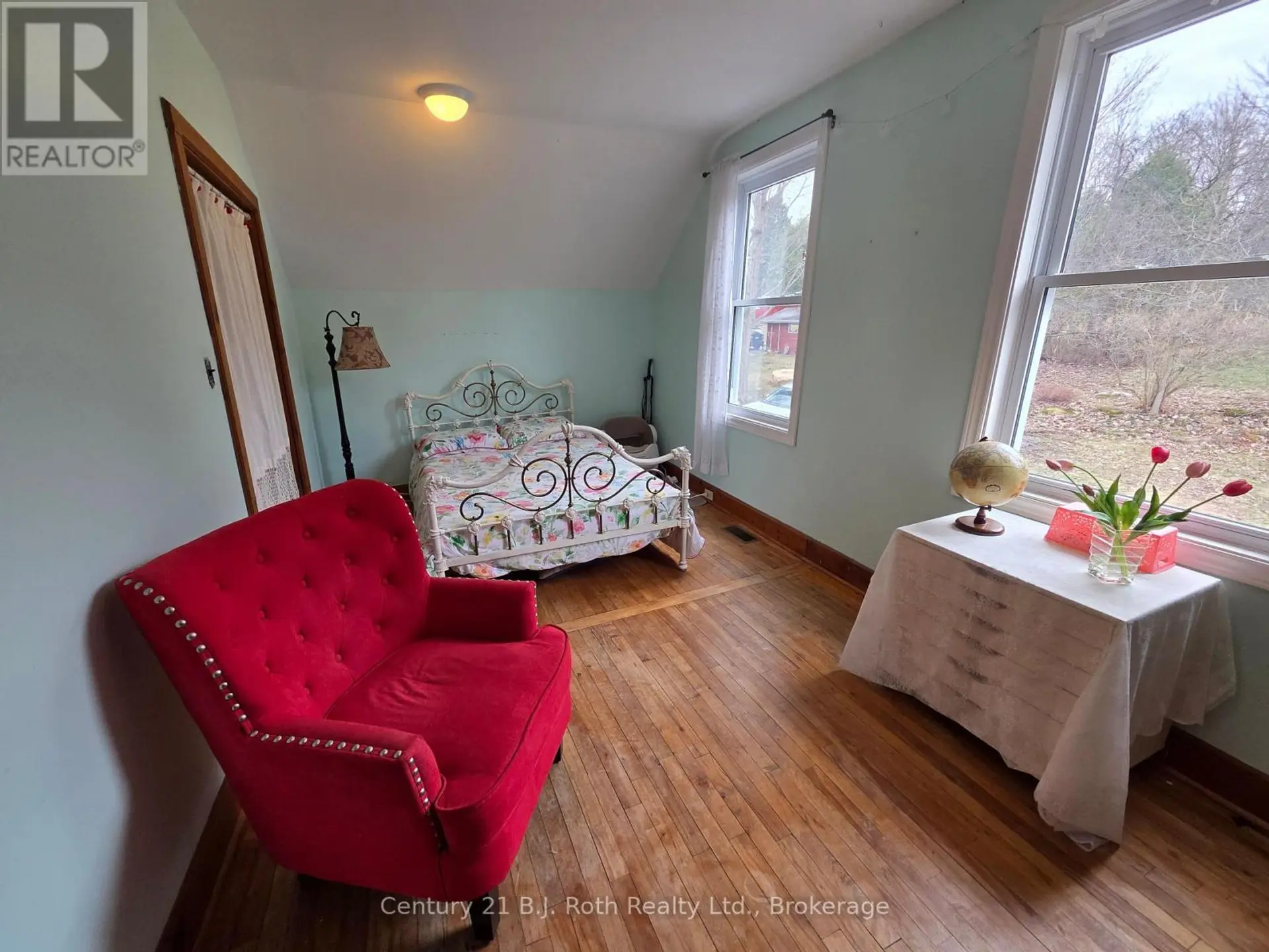 4 STOCKING LANE - Image 12