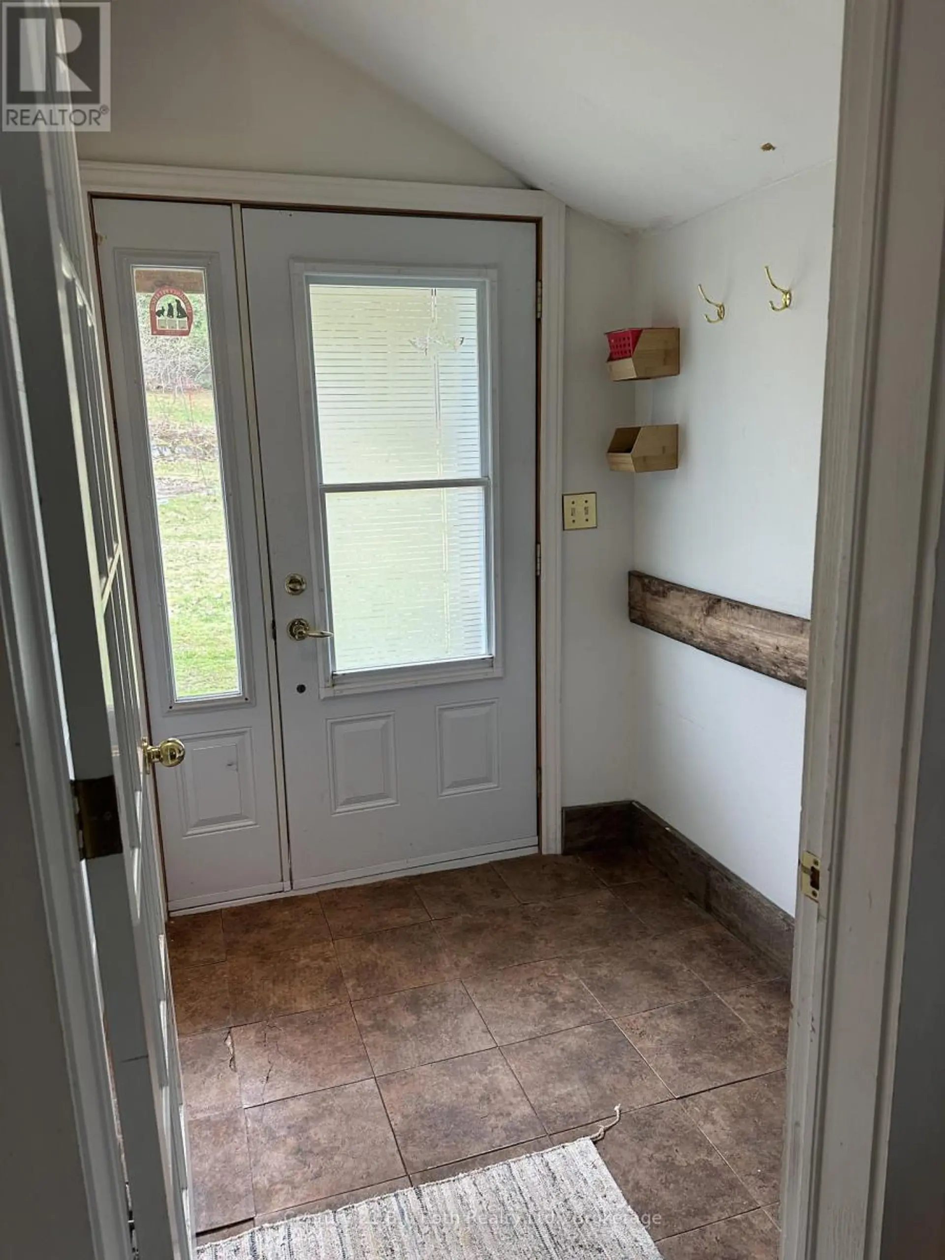 4 STOCKING LANE - Image 19