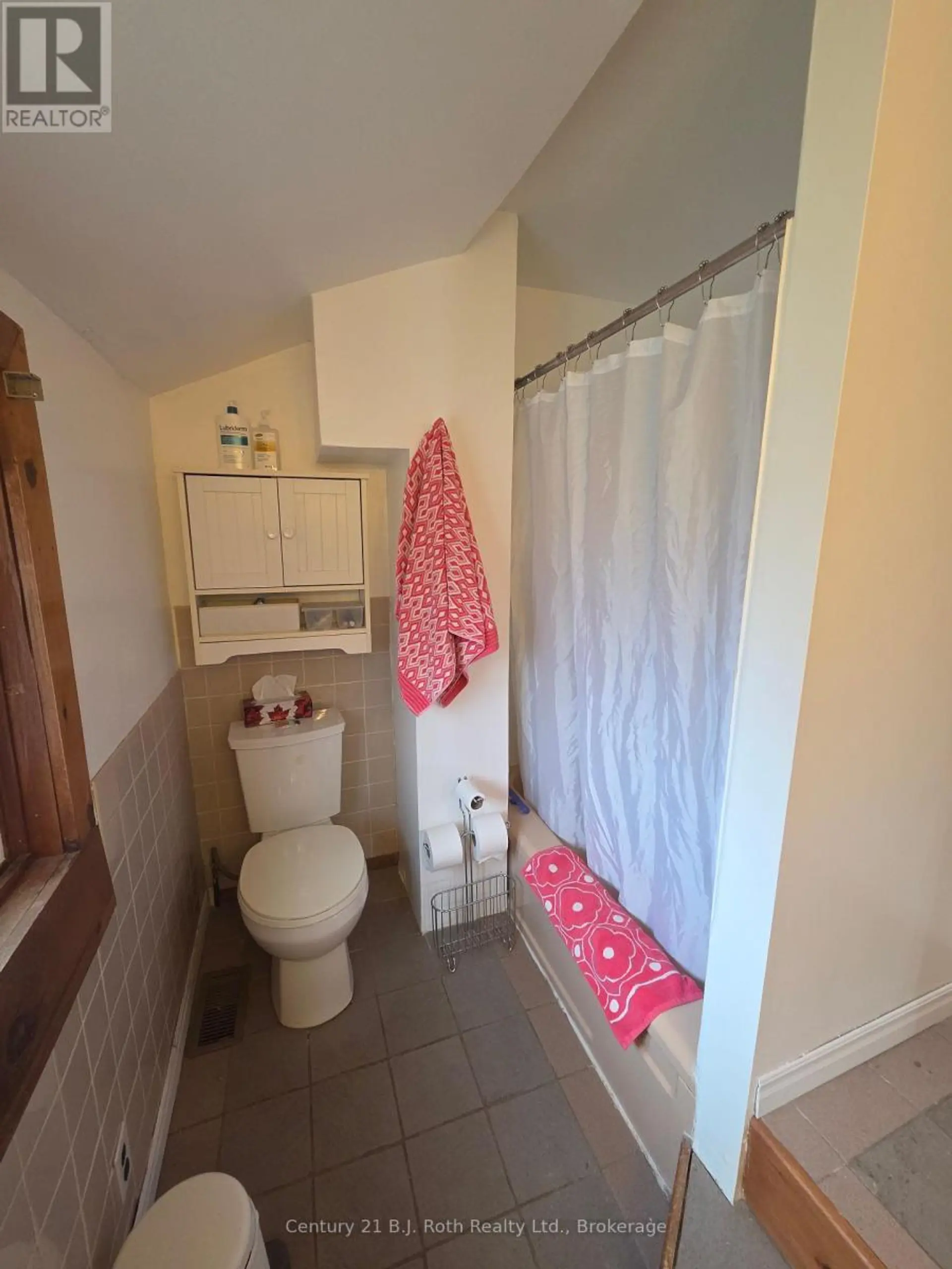 4 STOCKING LANE - Image 16