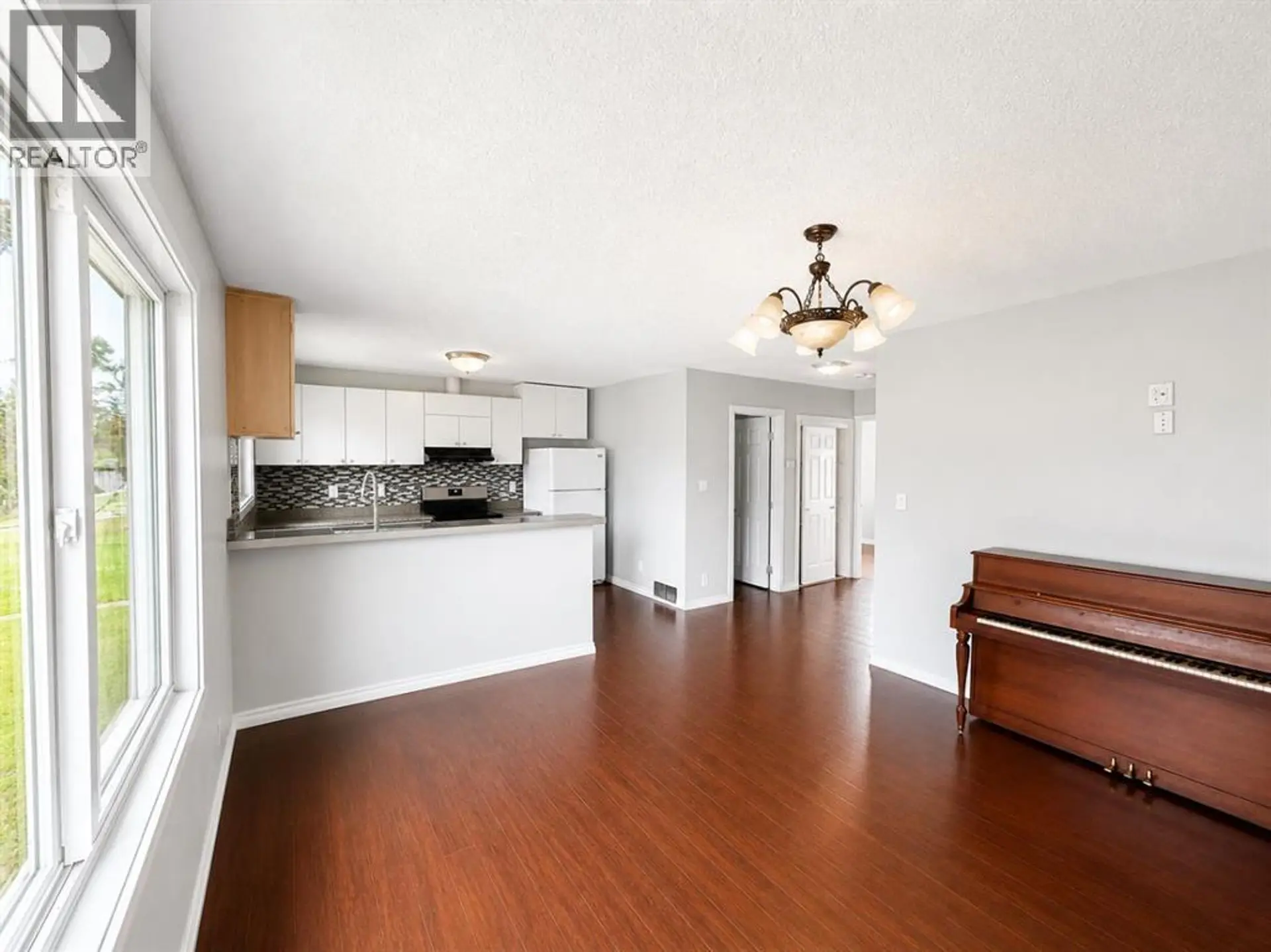 422 40 Street NE - Image 7