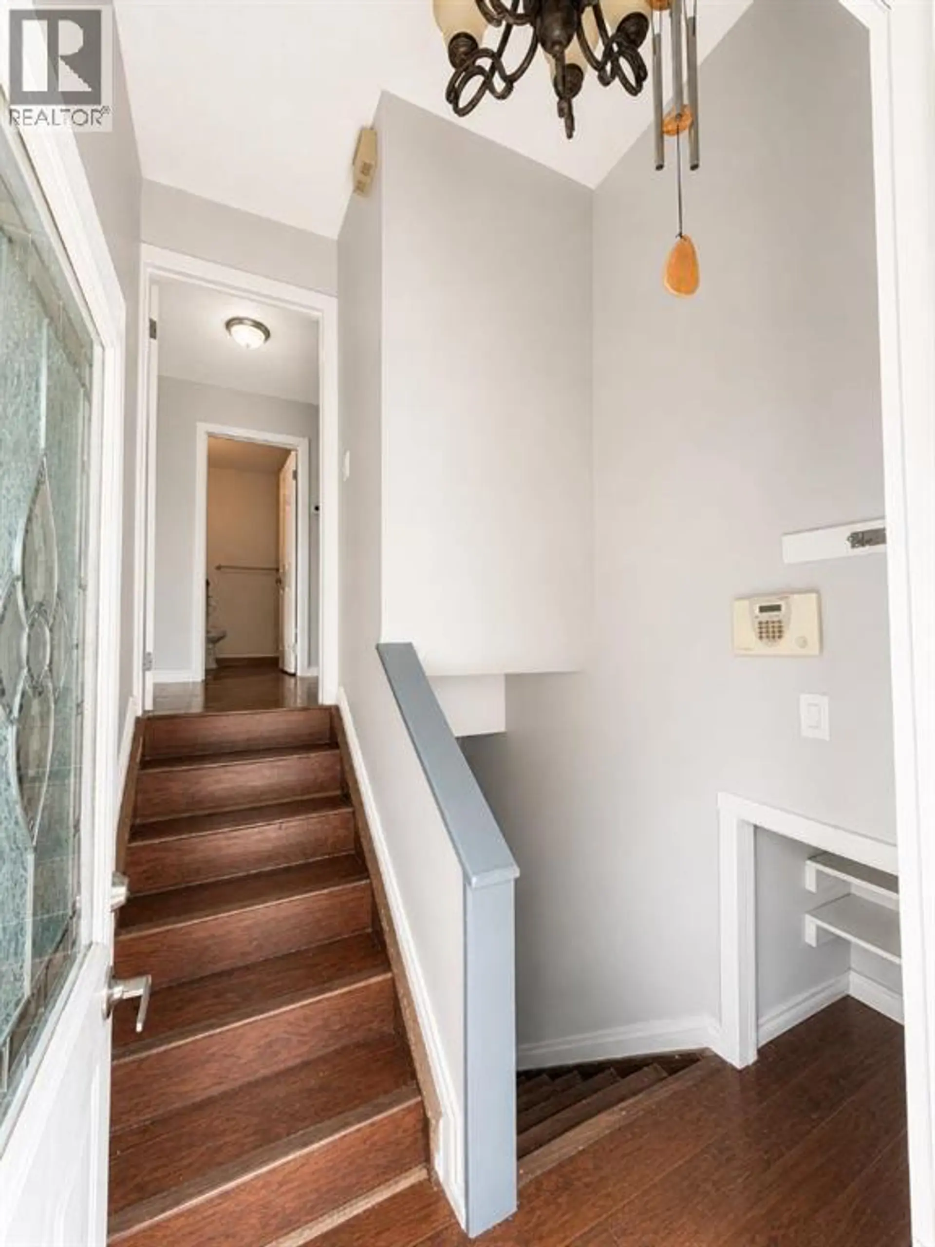 422 40 Street NE - Image 2