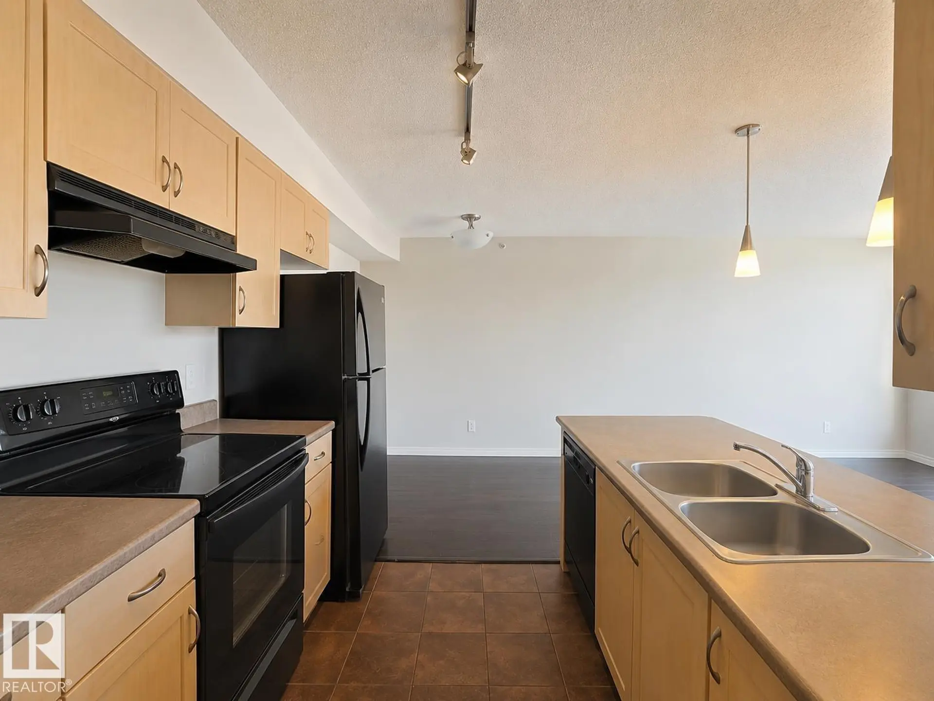 #423 13907 136 ST NW - Image 5