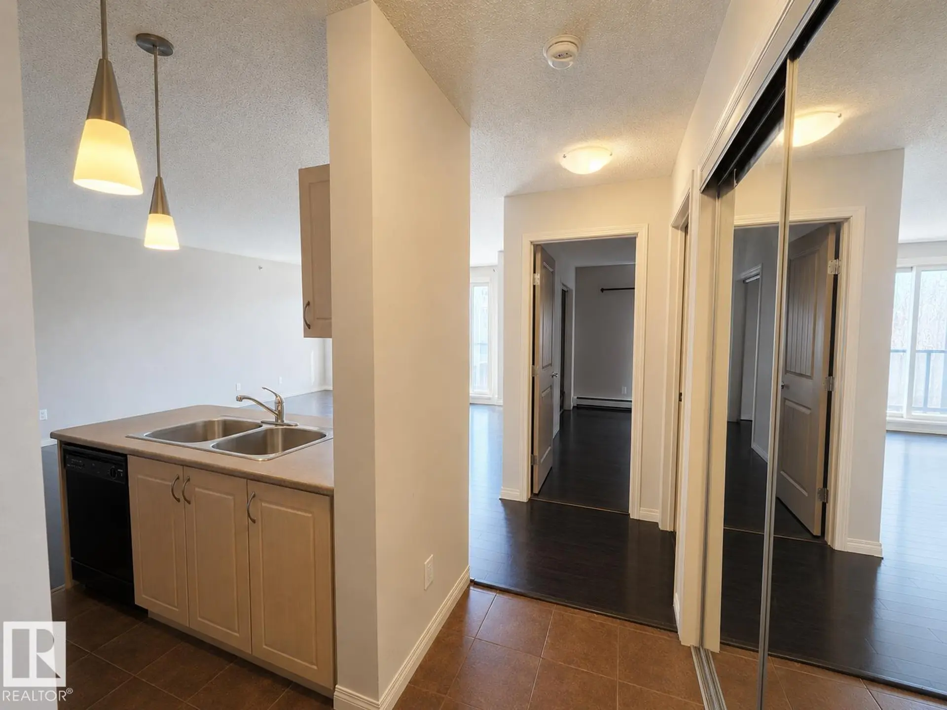 #423 13907 136 ST NW - Image 8