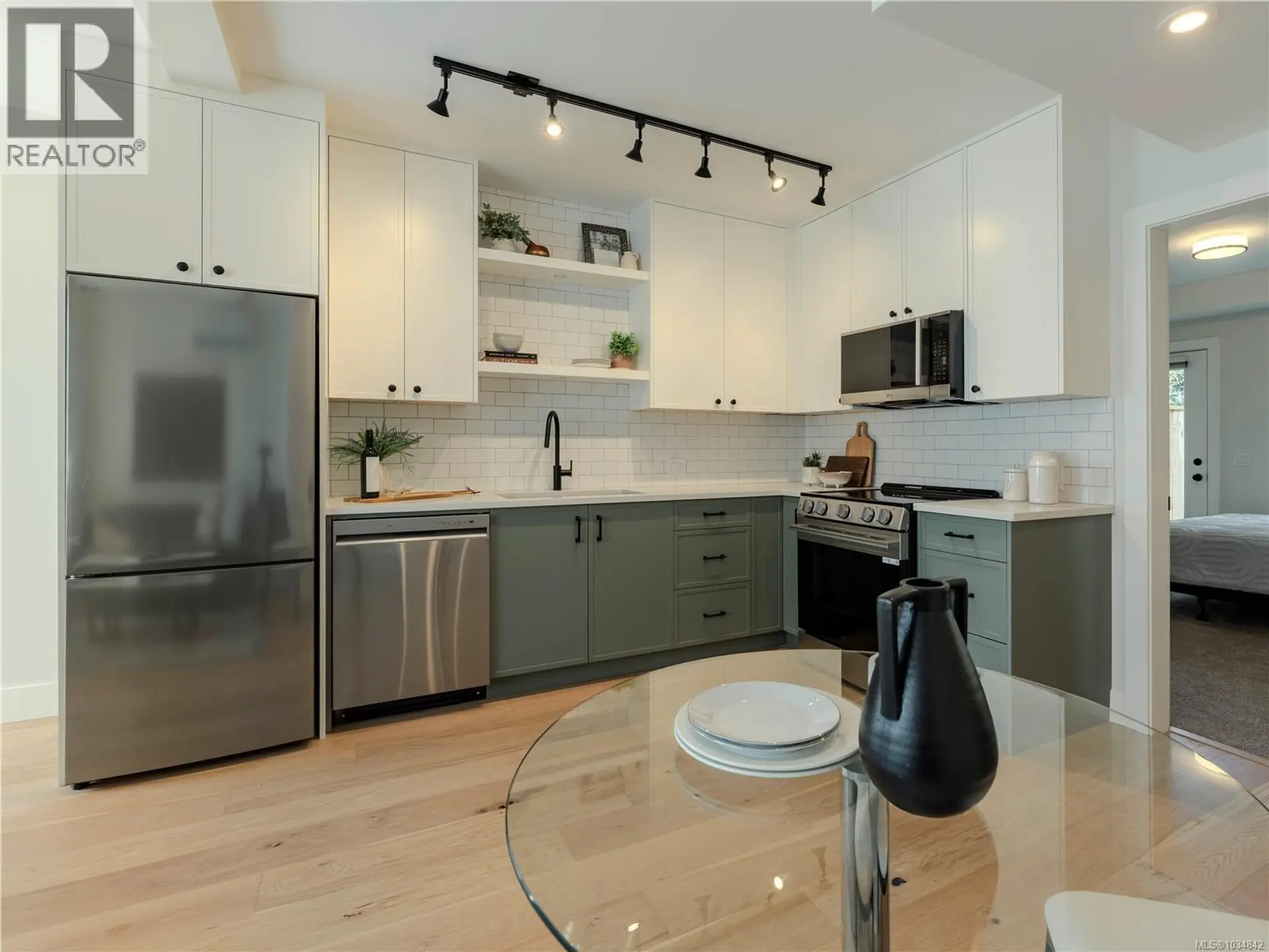 #8 1830 Allenby St - Image 4