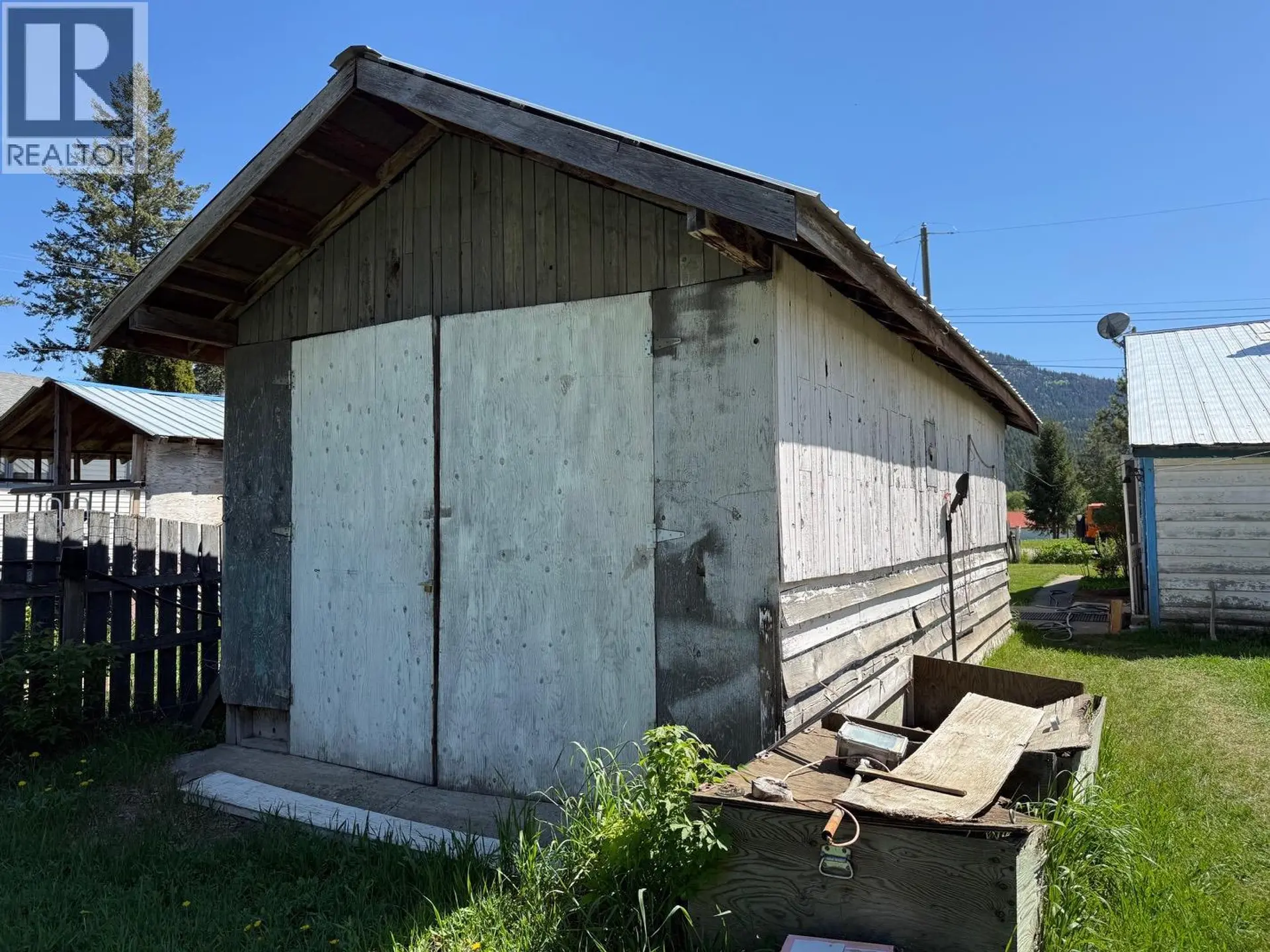 9889 Latremouille Street - Image 14