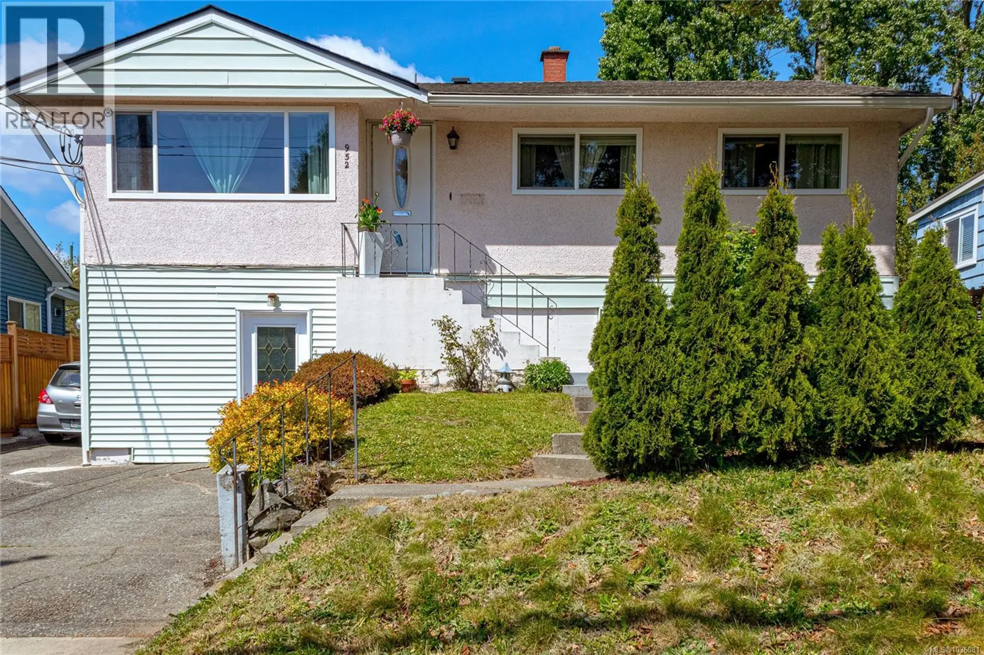 Property at 952 Tattersall Dr, Saanich, BC