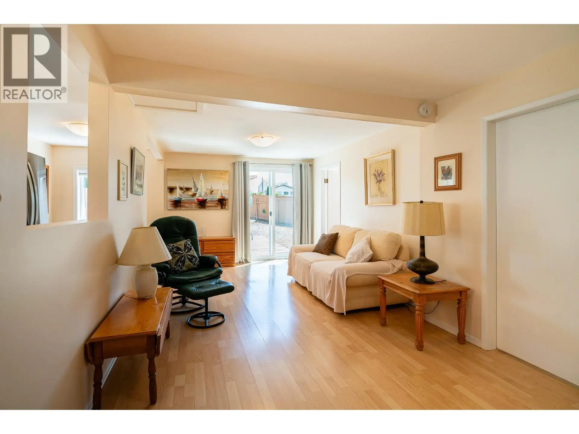302 Valley Road N - Image 8
