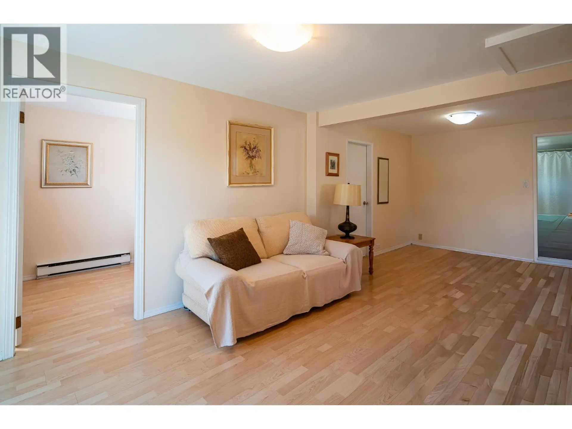 302 Valley Road N - Image 10