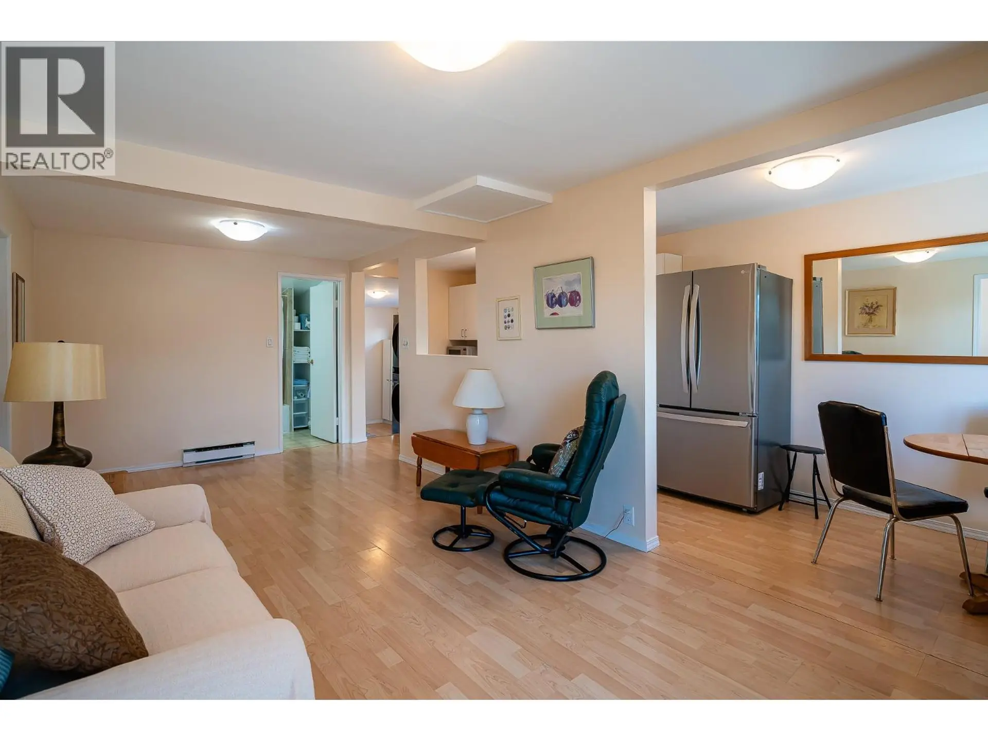 302 Valley Road N - Image 9