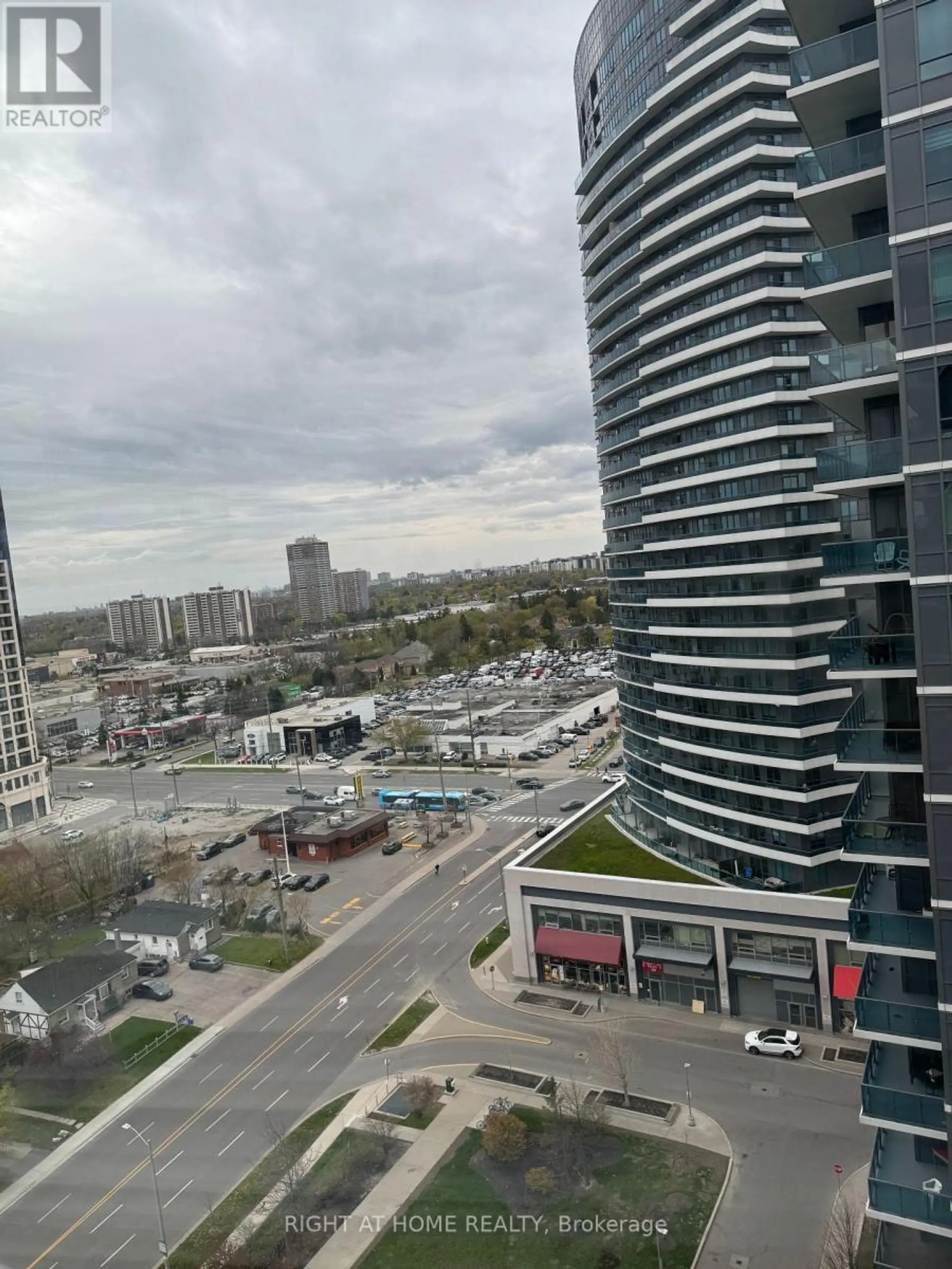 #PH1-106 7167 YONGE STREET - Image 3